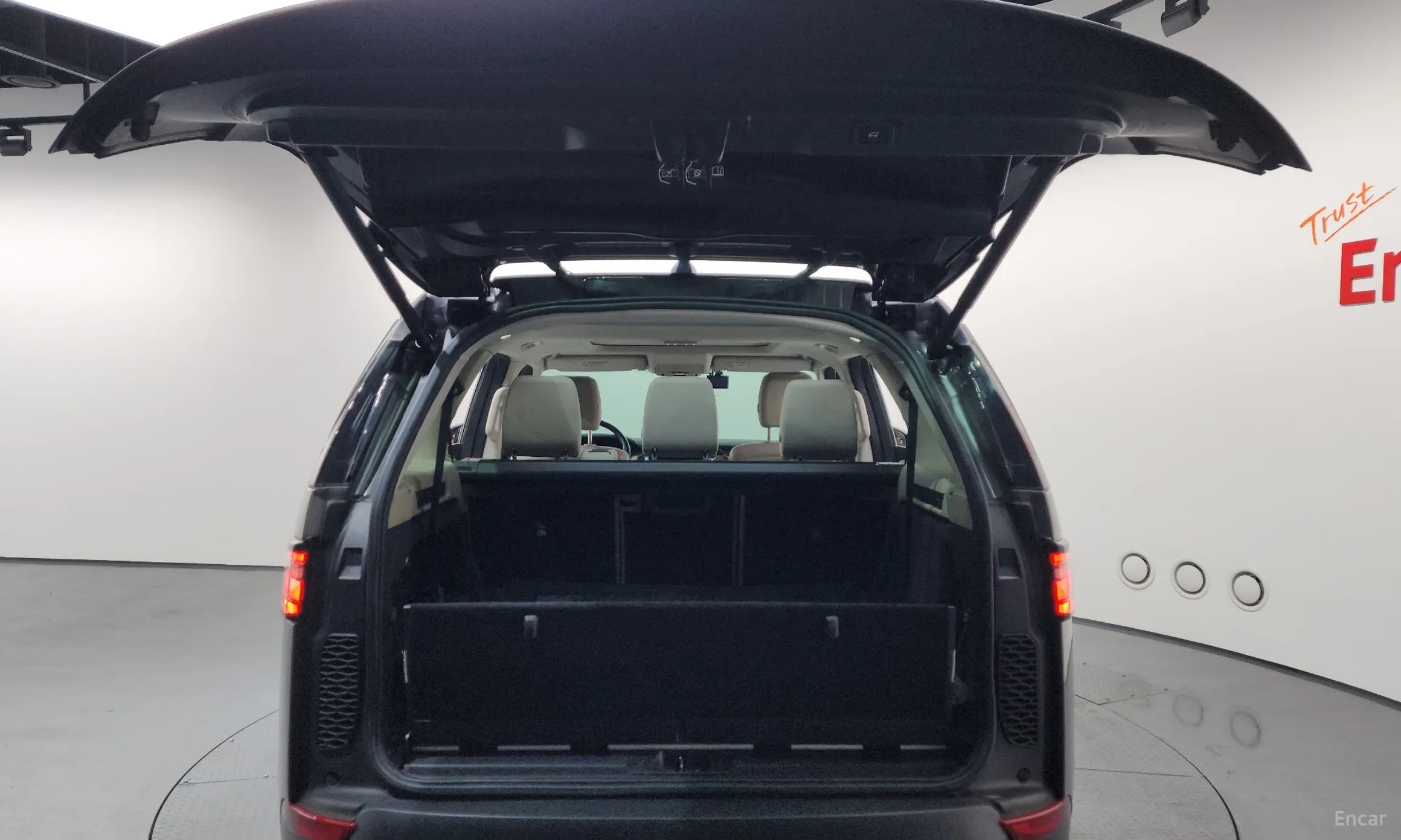 Land Rover Discovery 5 превью 20