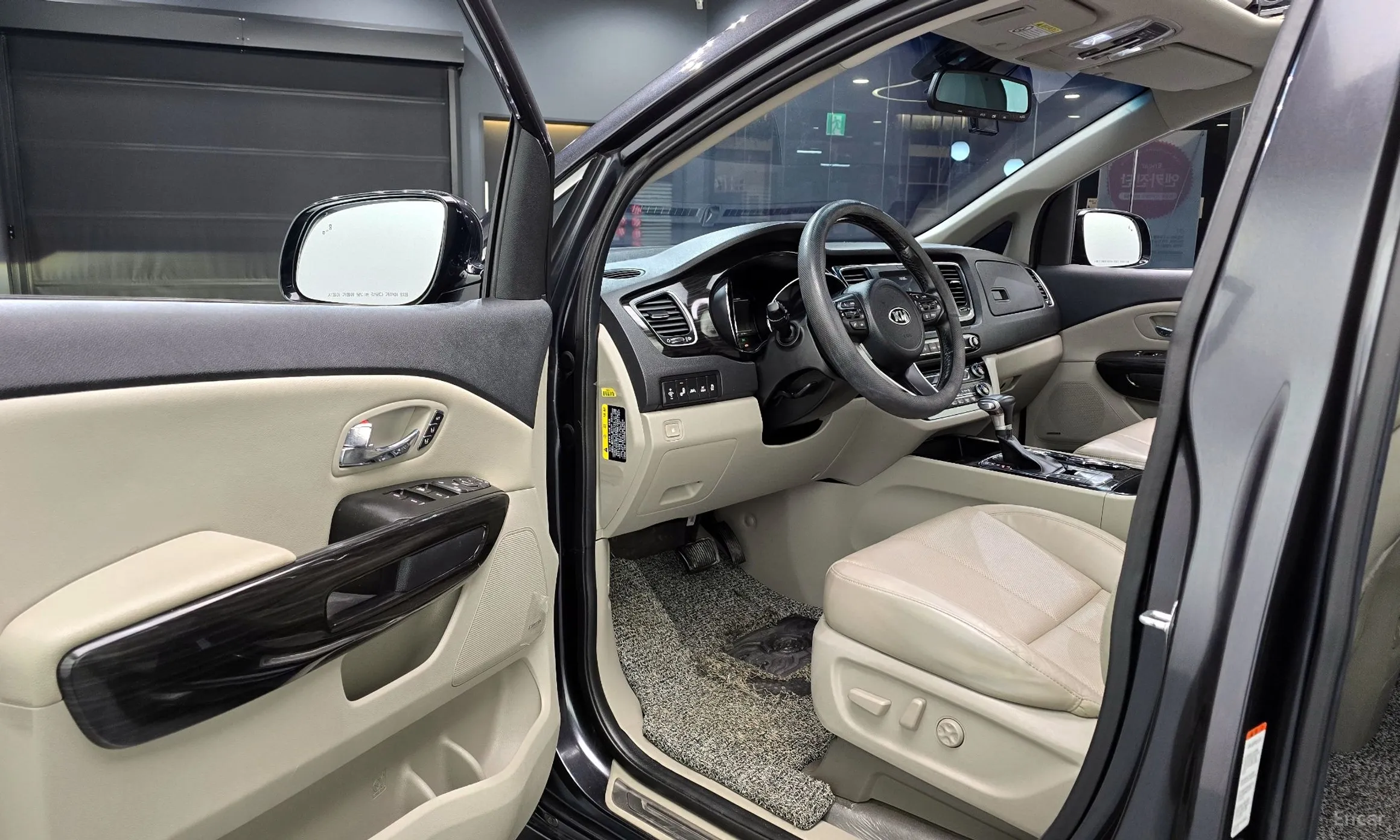 Kia Carnival превью 11