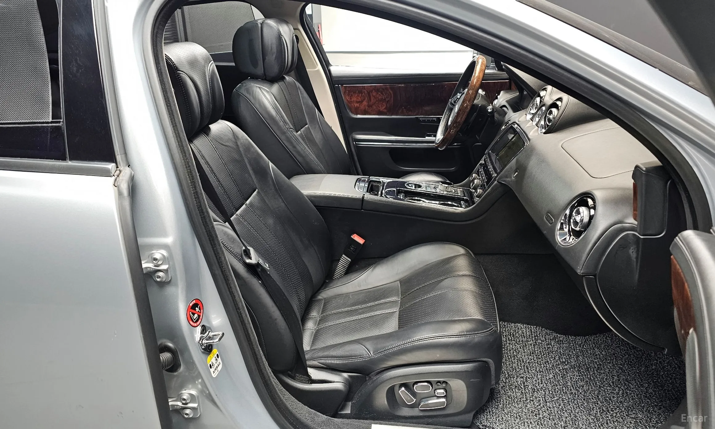 Jaguar All New XJ превью 10