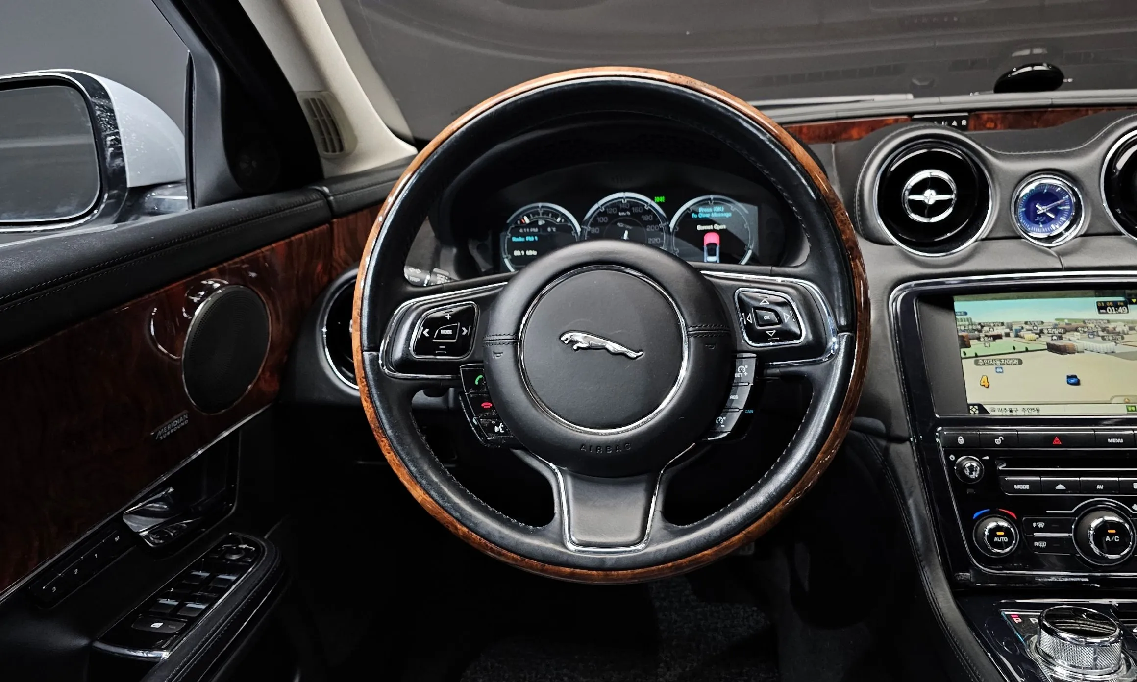 Jaguar All New XJ превью 13