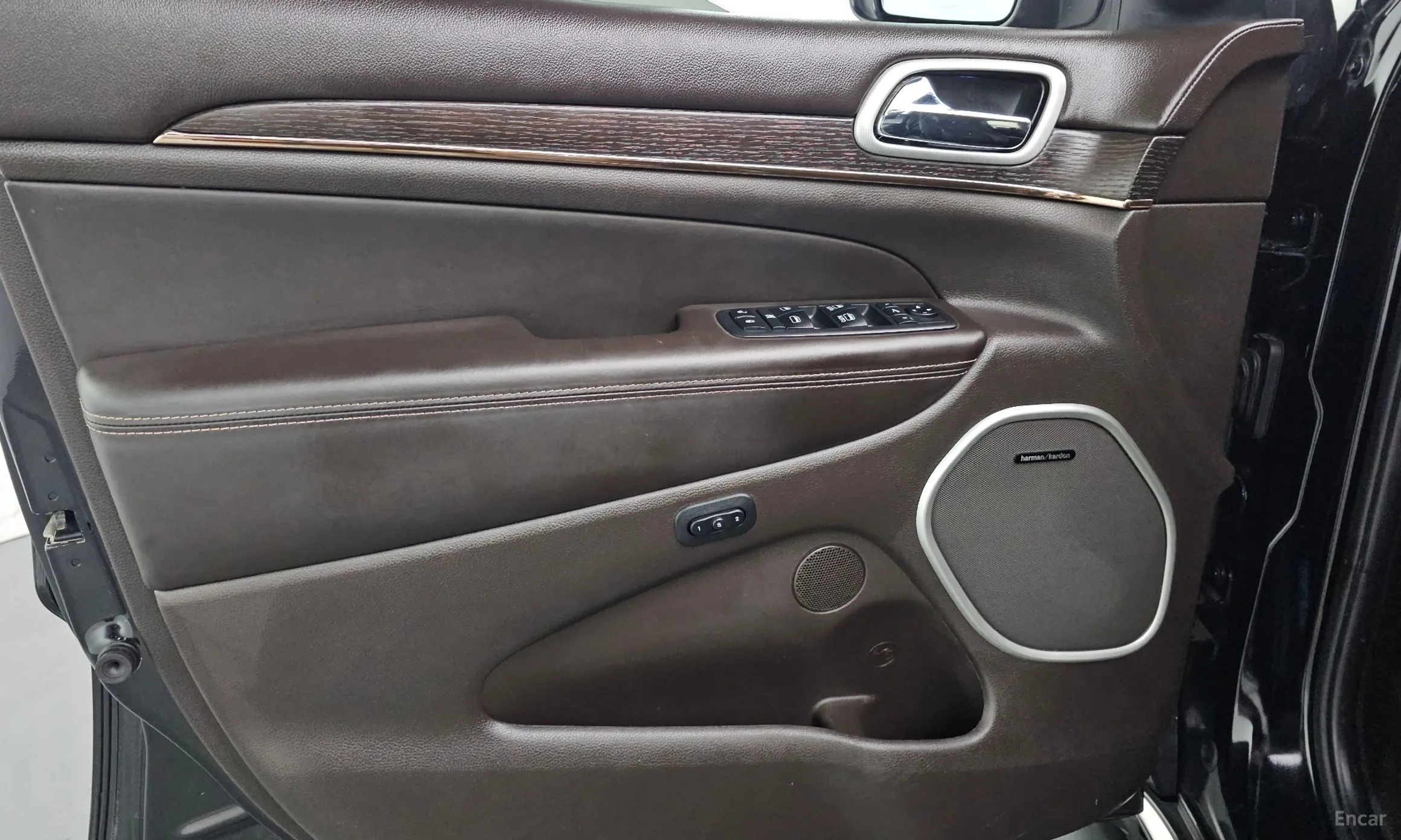Jeep Grand Cherokee превью 18