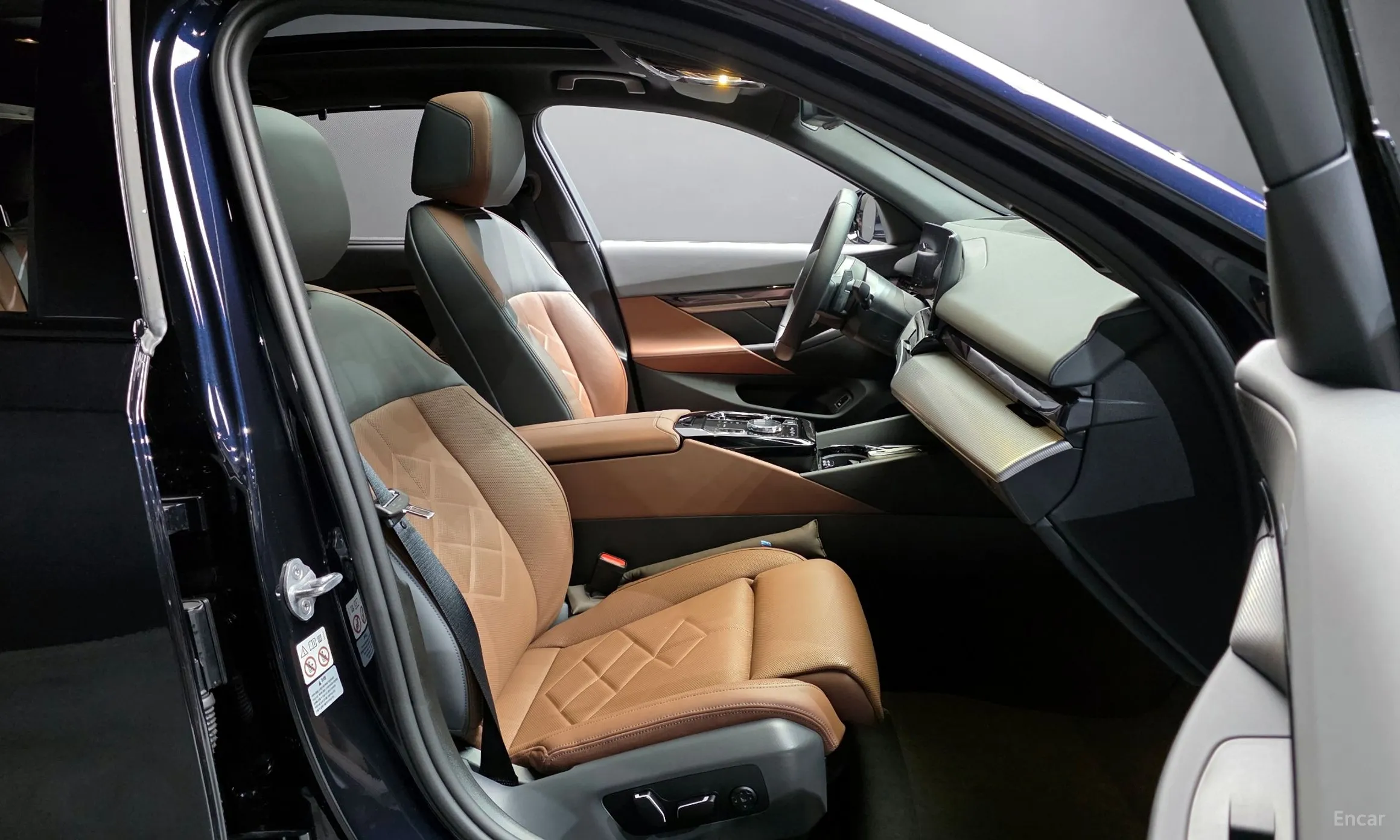 BMW 5 Series (G60) превью 10