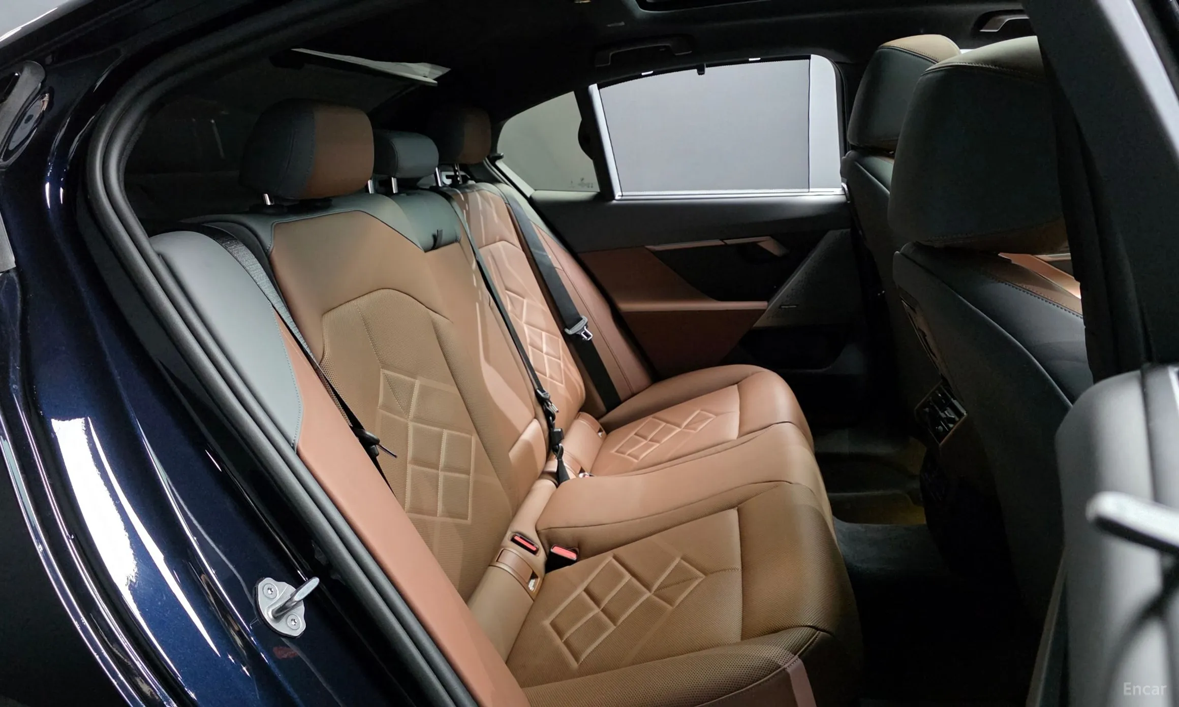 BMW 5 Series (G60) превью 12