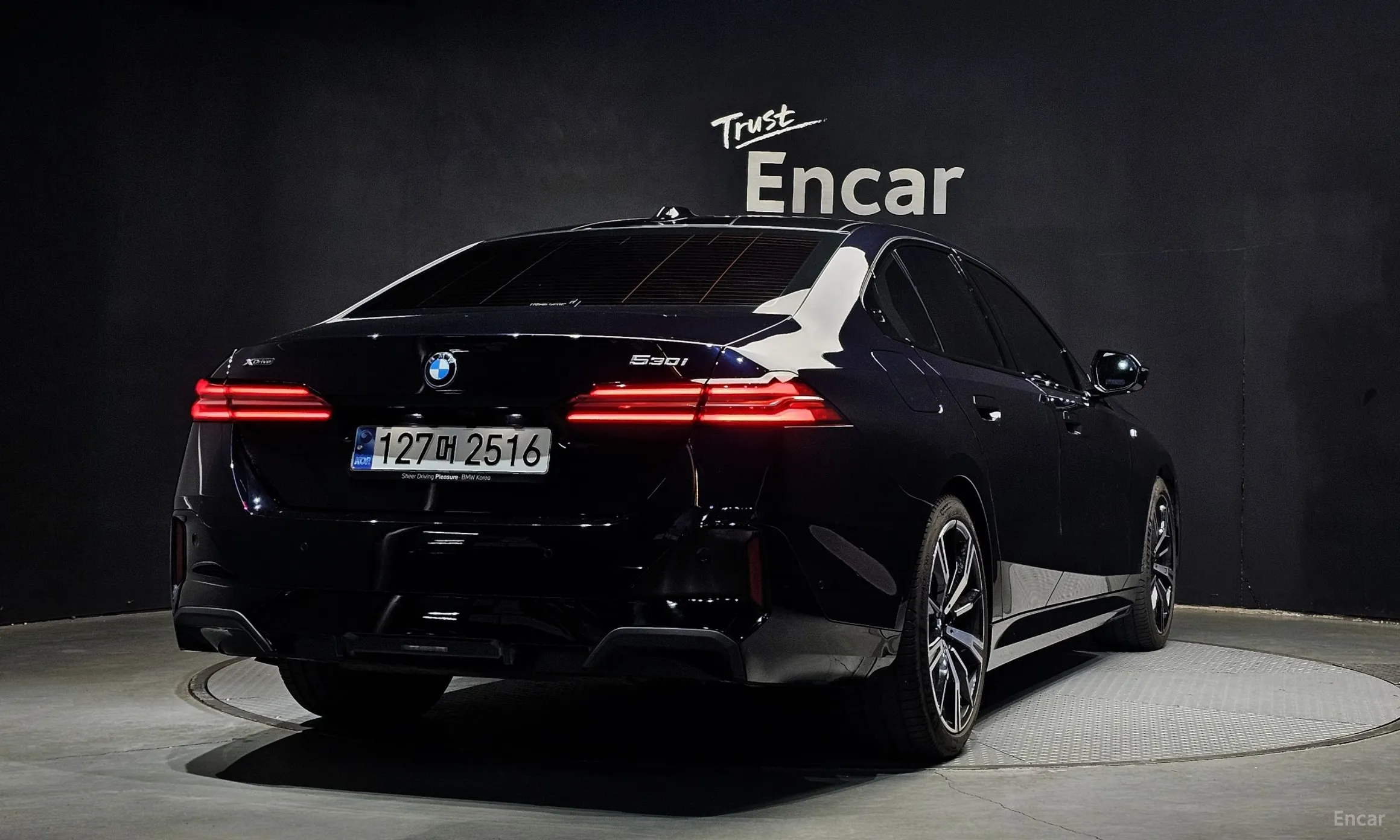 BMW 5 Series (G60) превью 2