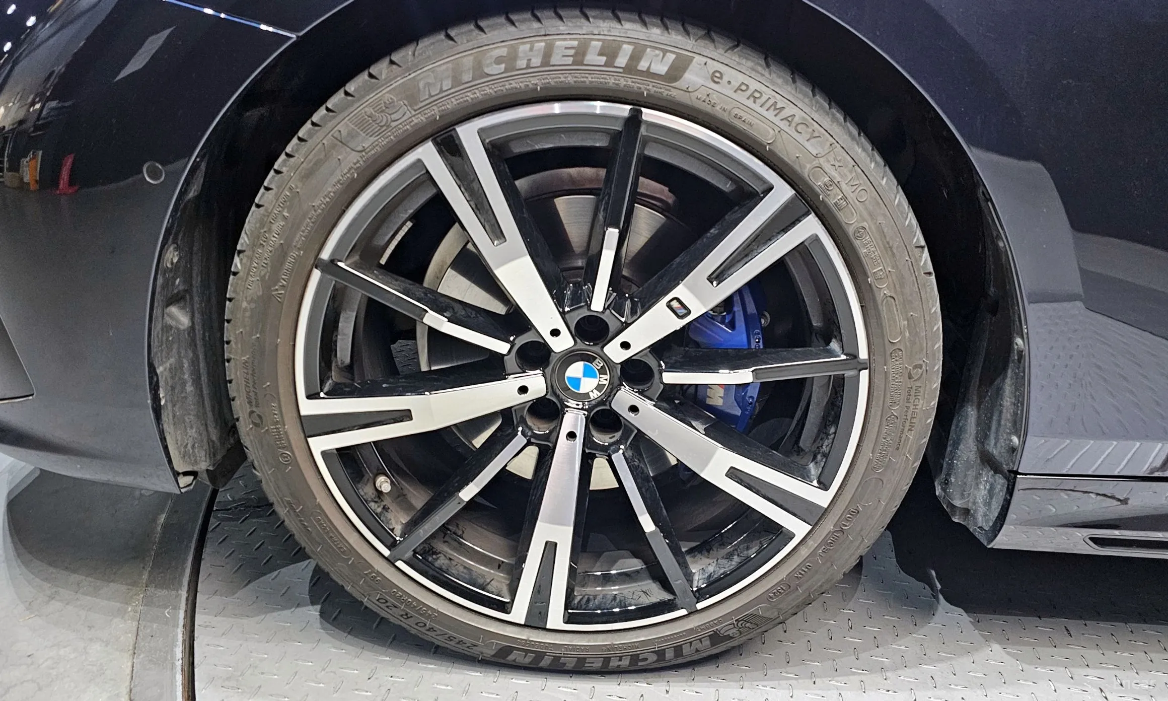 BMW 5 Series (G60) превью 5