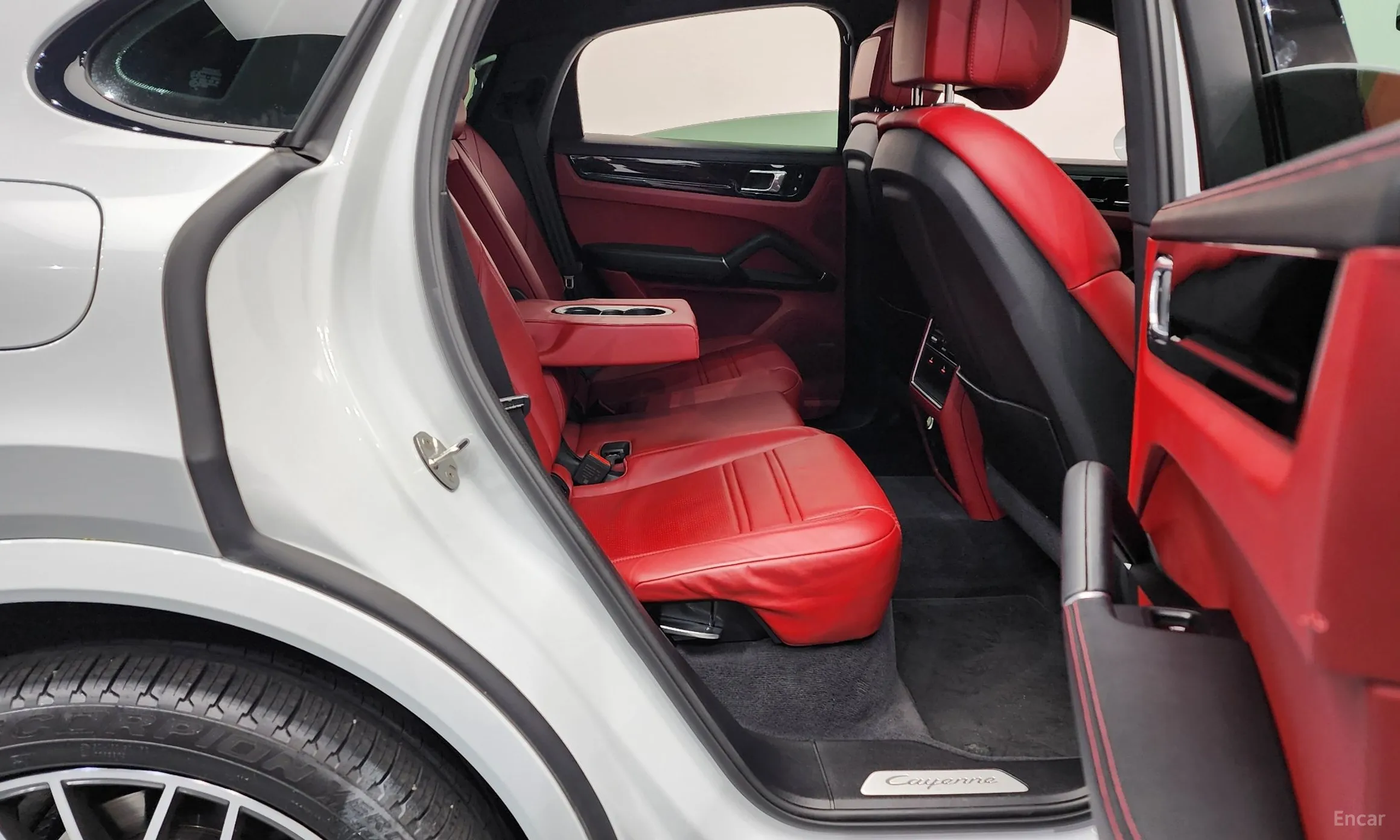 Porsche Cayenne (PO536) превью 12