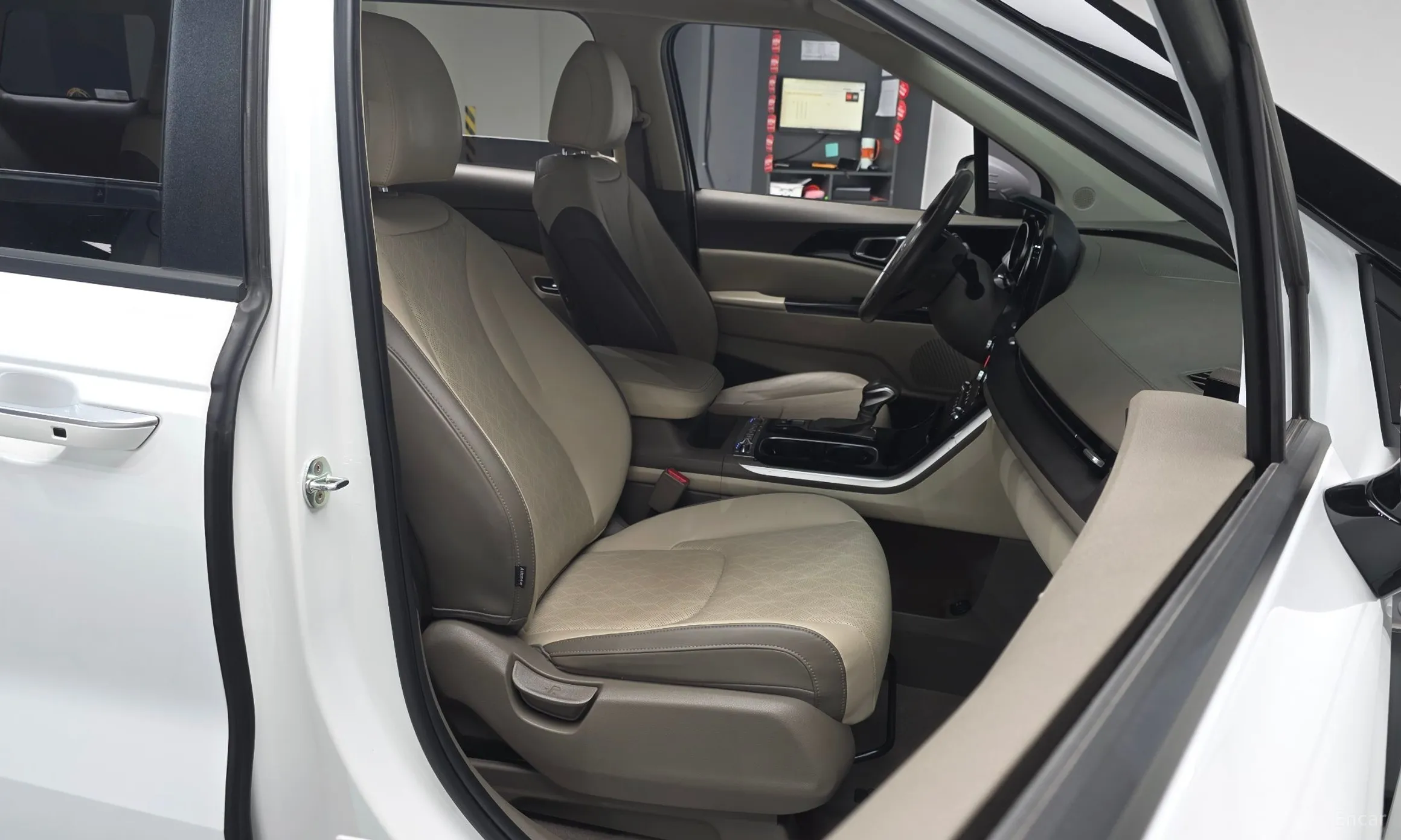Kia Carnival Gen 4 превью 10