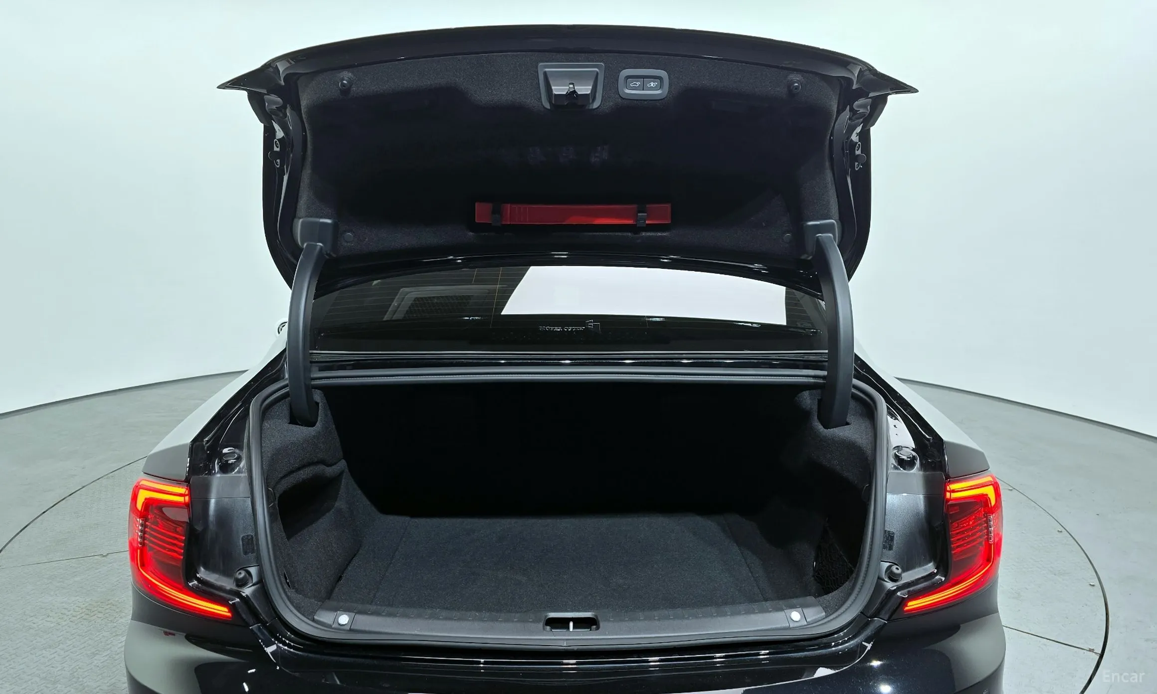 Volvo S90 превью 20