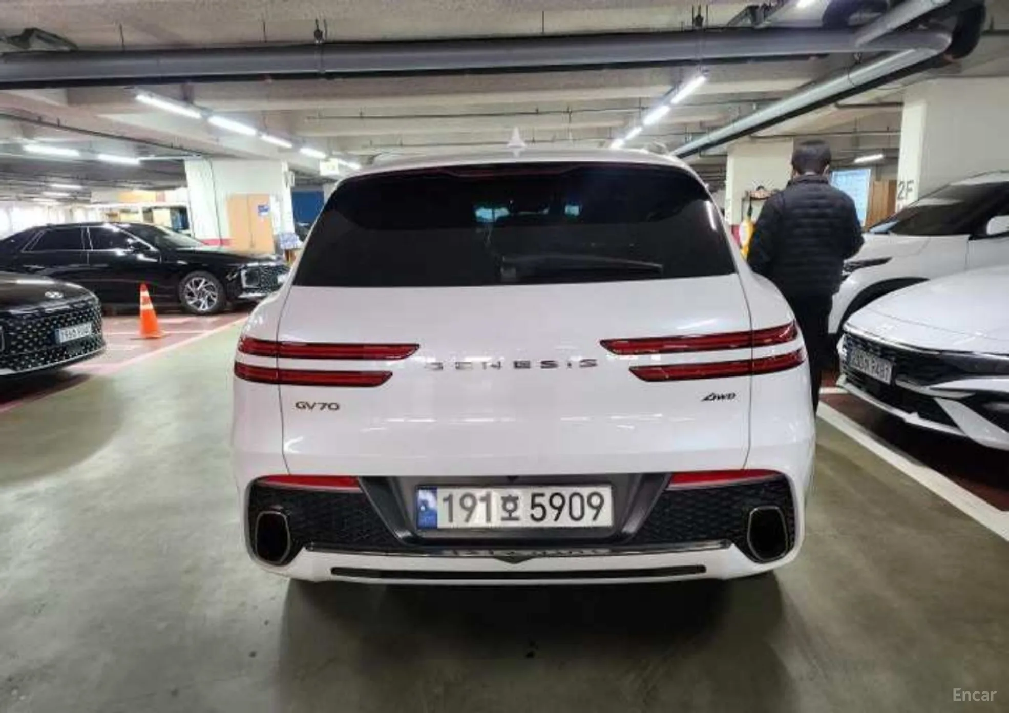Genesis GV70 превью 3