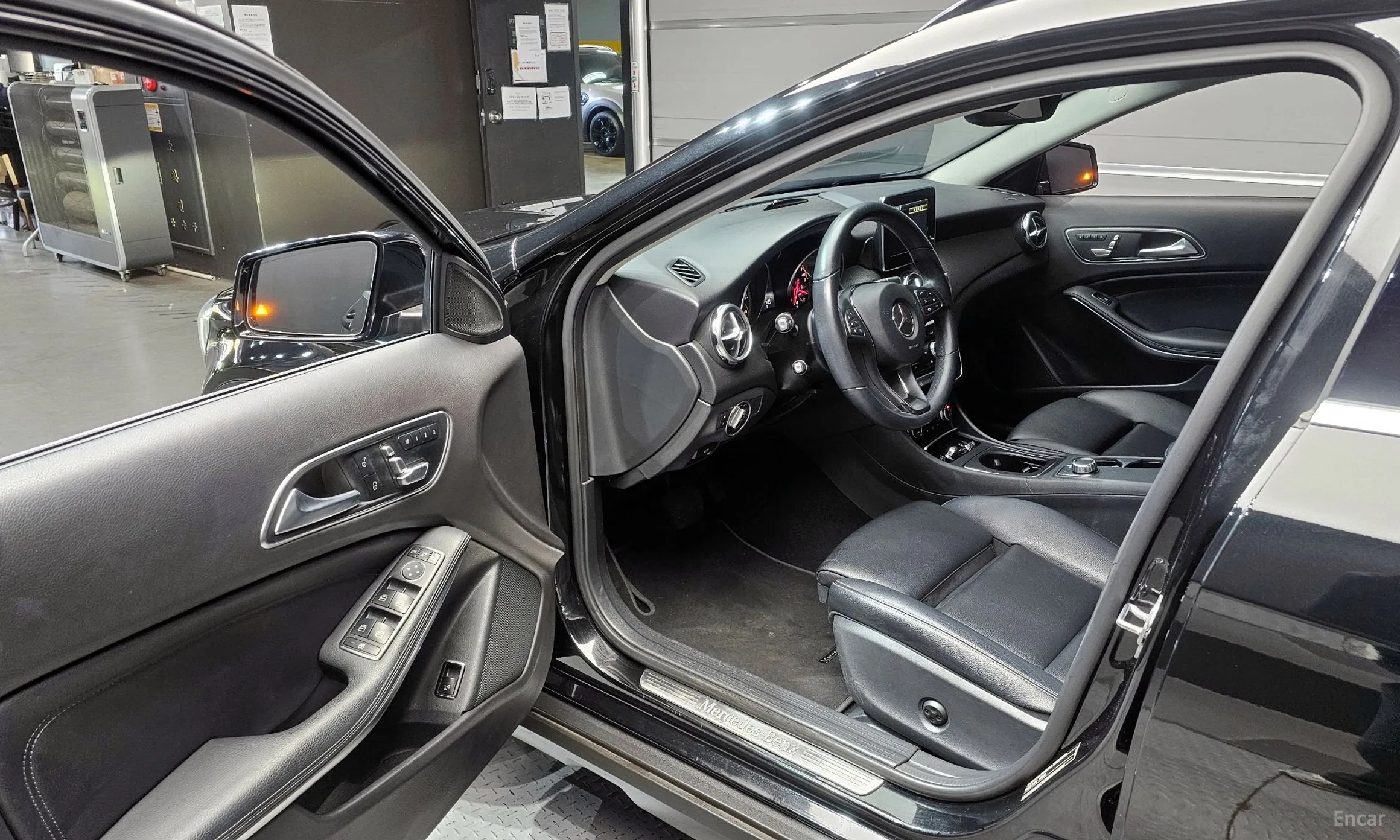 Mercedes Benz GLA-Class X156 превью 10