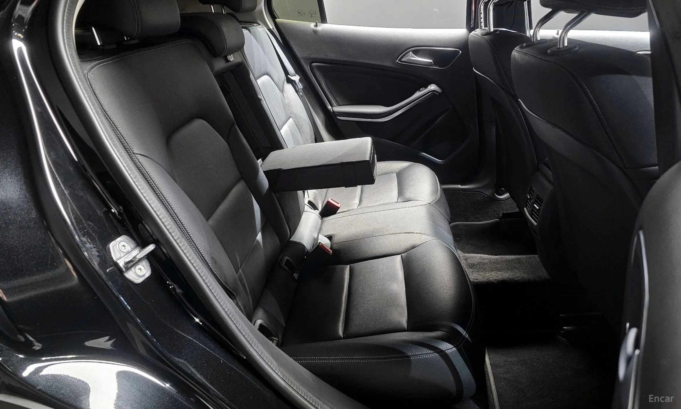 Mercedes Benz GLA-Class X156 превью 13