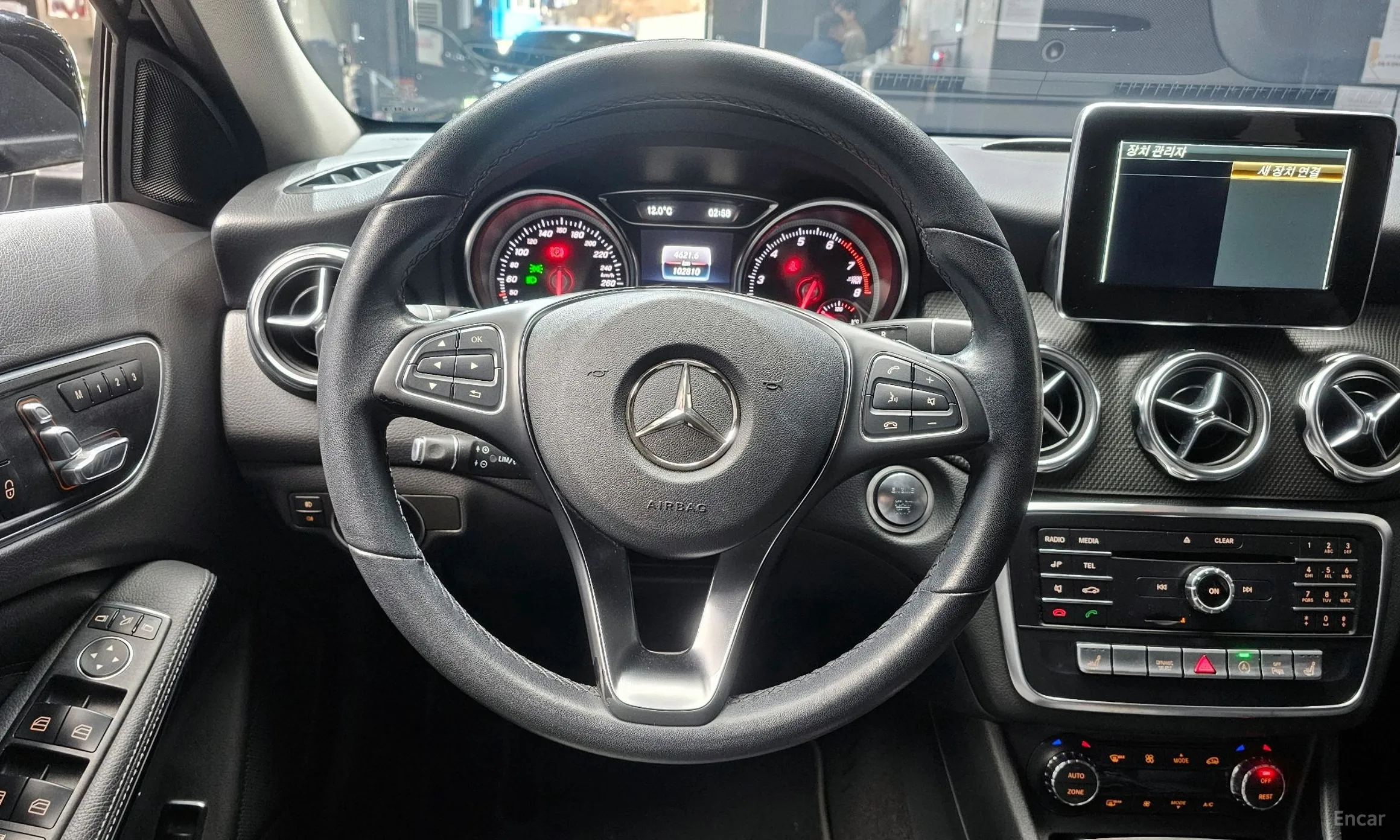 Mercedes Benz GLA-Class X156 превью 14