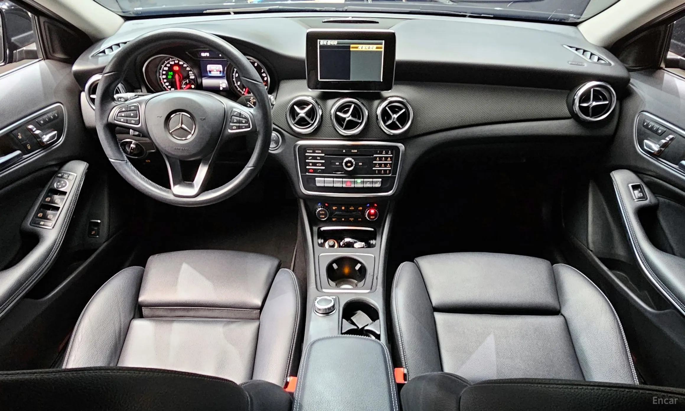 Mercedes Benz GLA-Class X156 превью 7