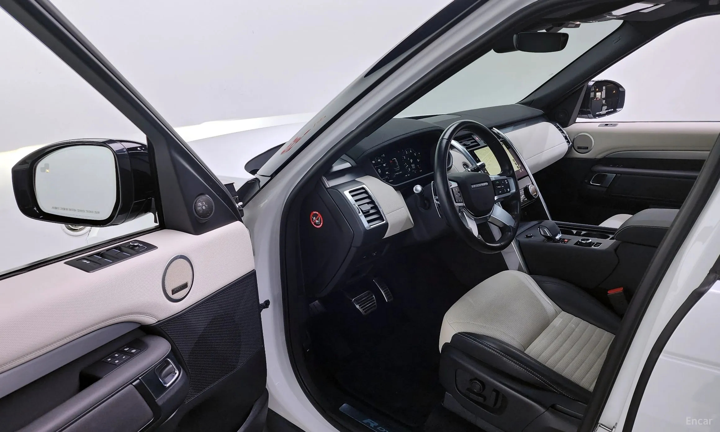 Land Rover Discovery 5 превью 10