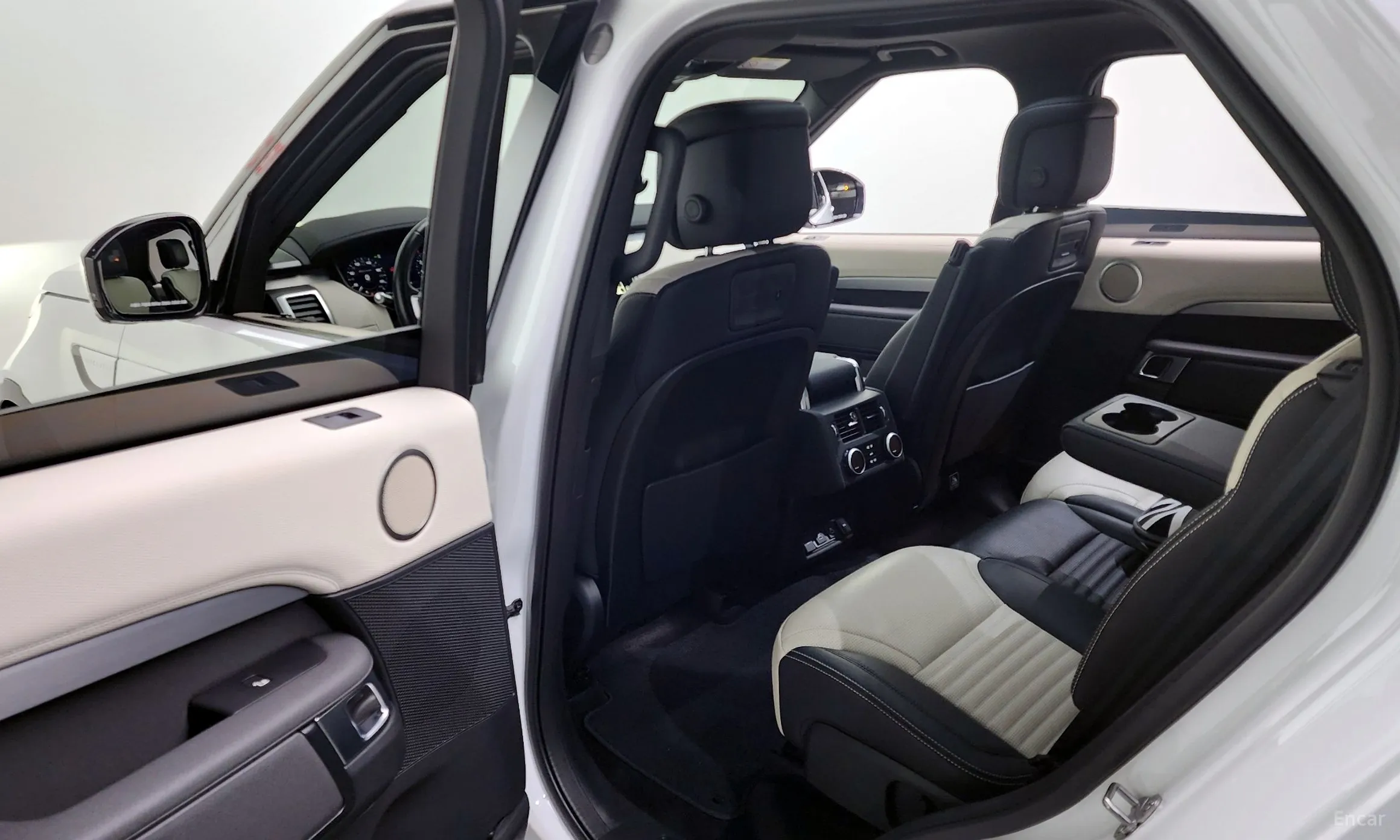 Land Rover Discovery 5 превью 11