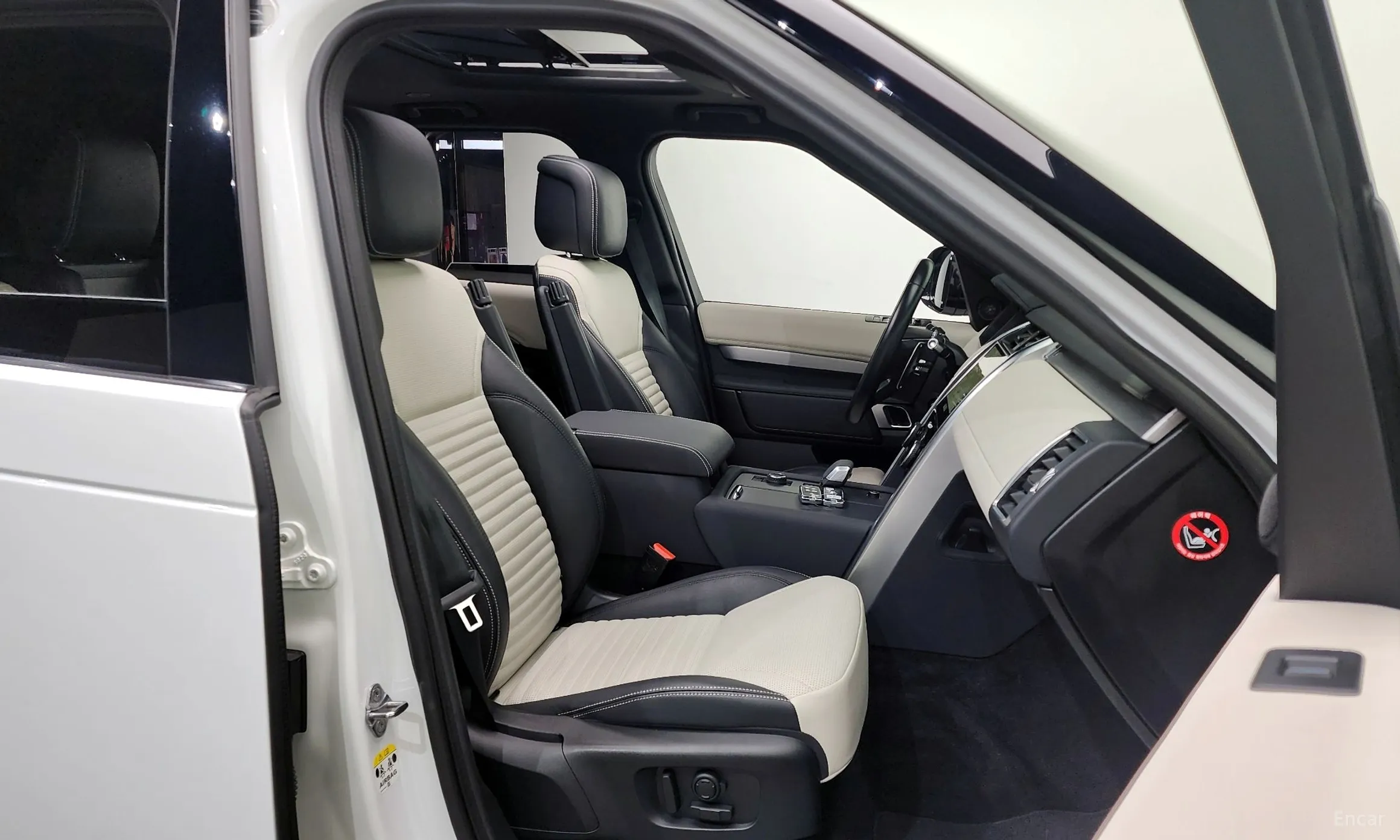 Land Rover Discovery 5 превью 12