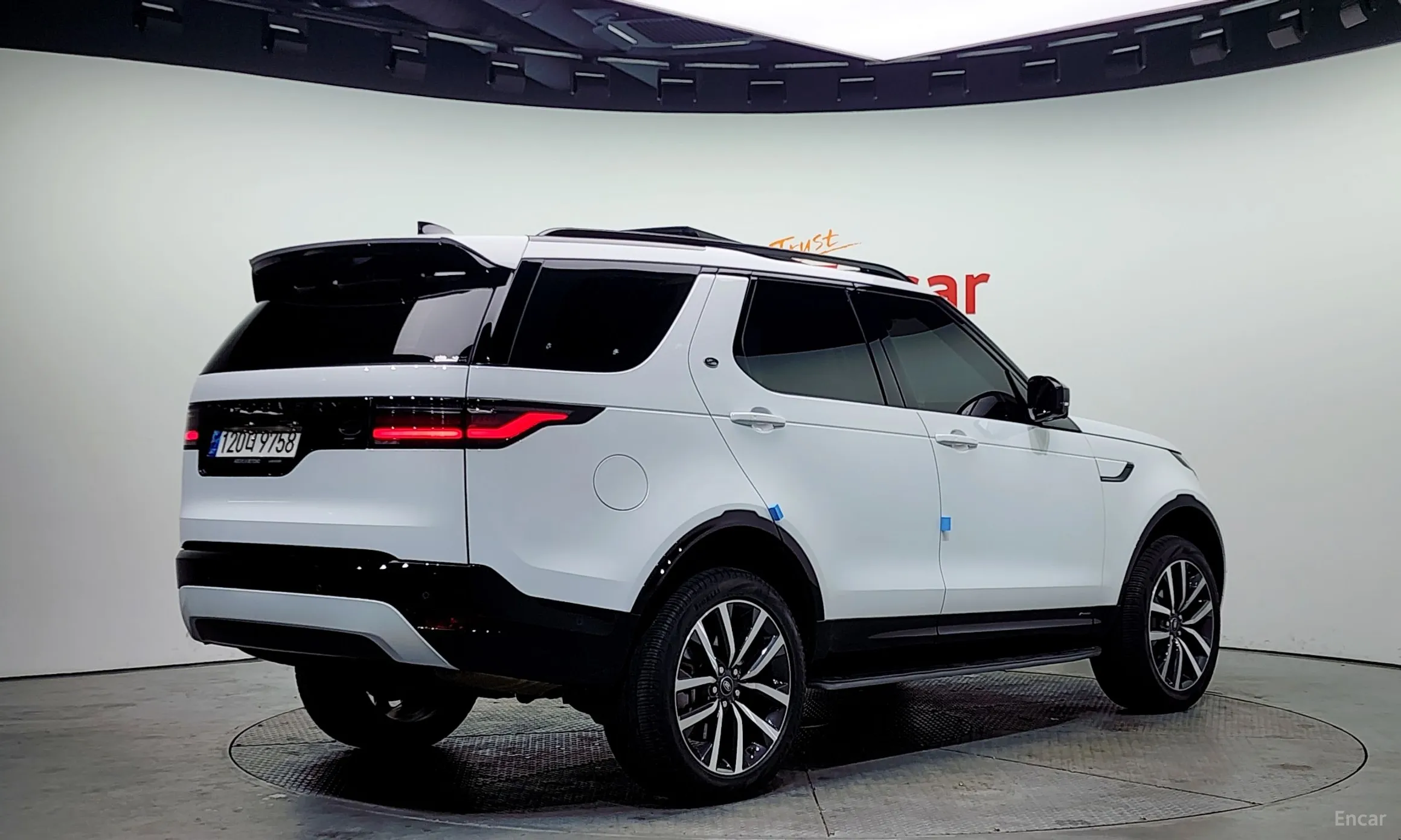 Land Rover Discovery 5