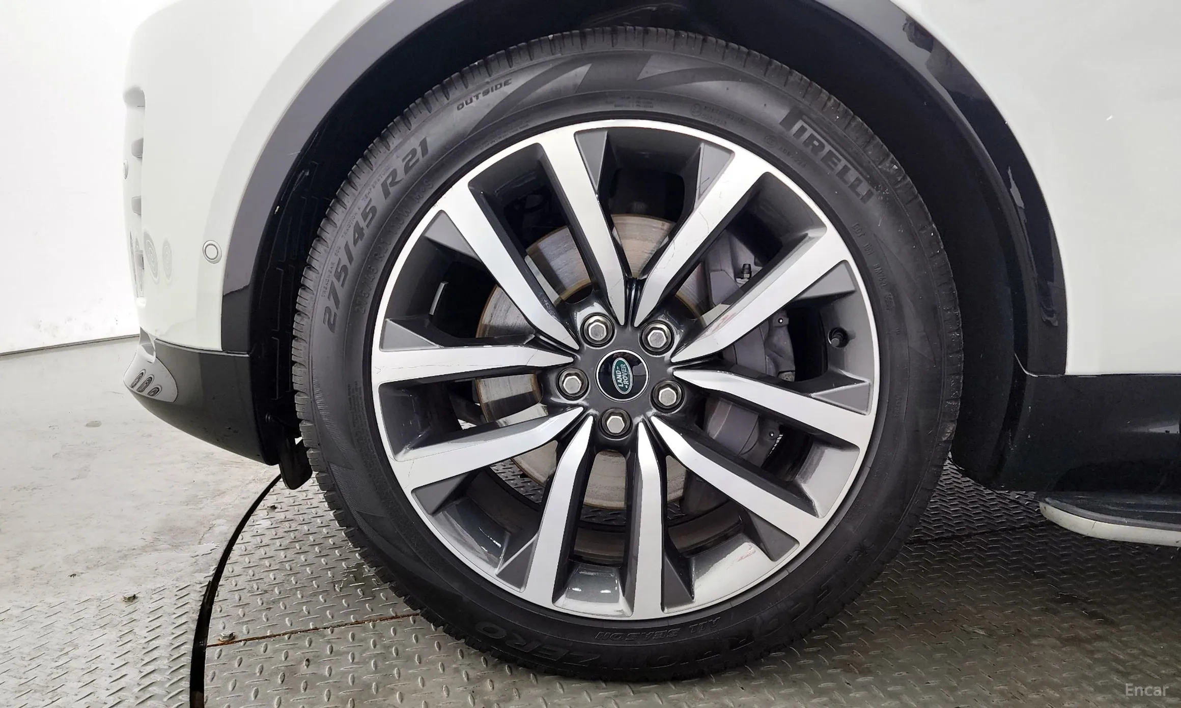 Land Rover Discovery 5 превью 5