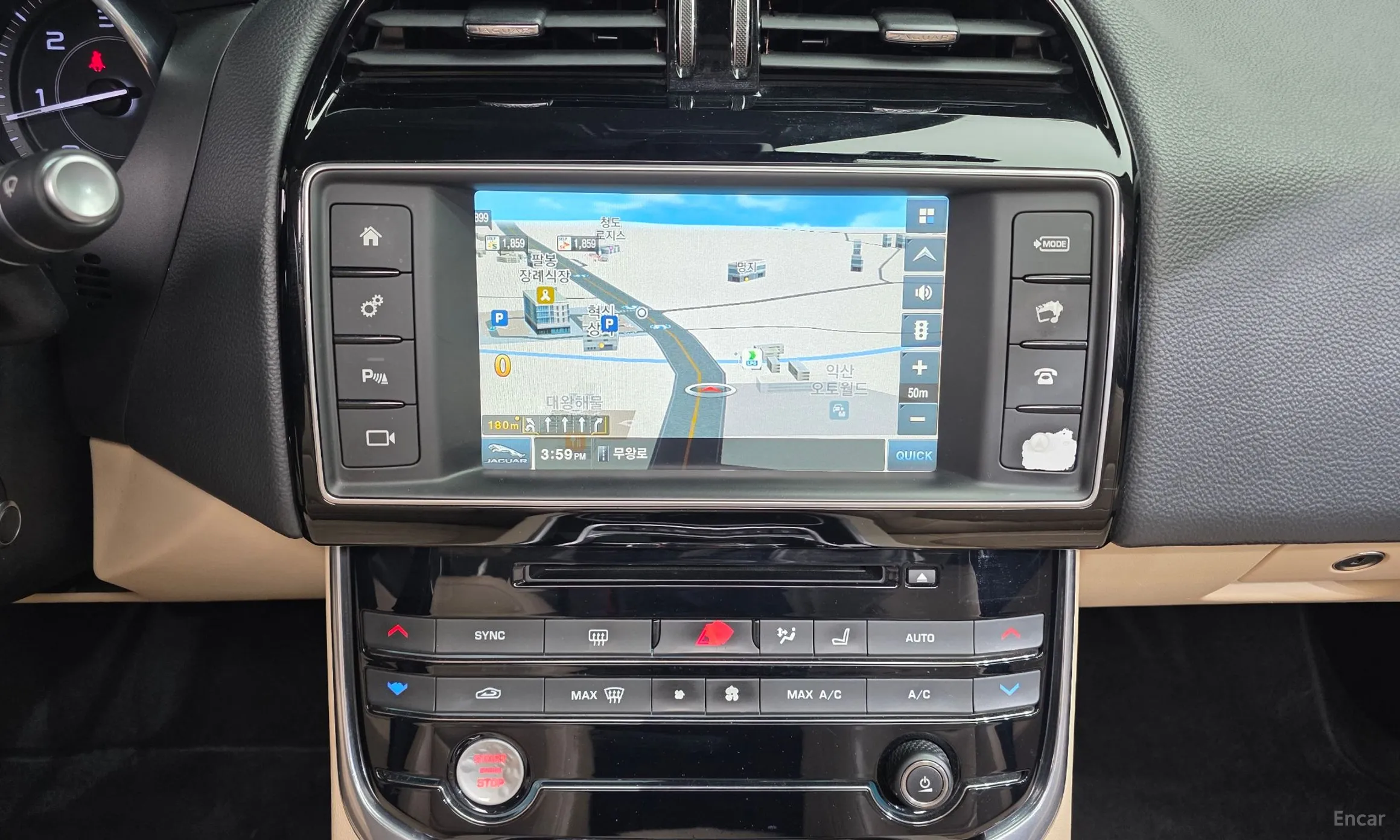 Jaguar XE превью 15