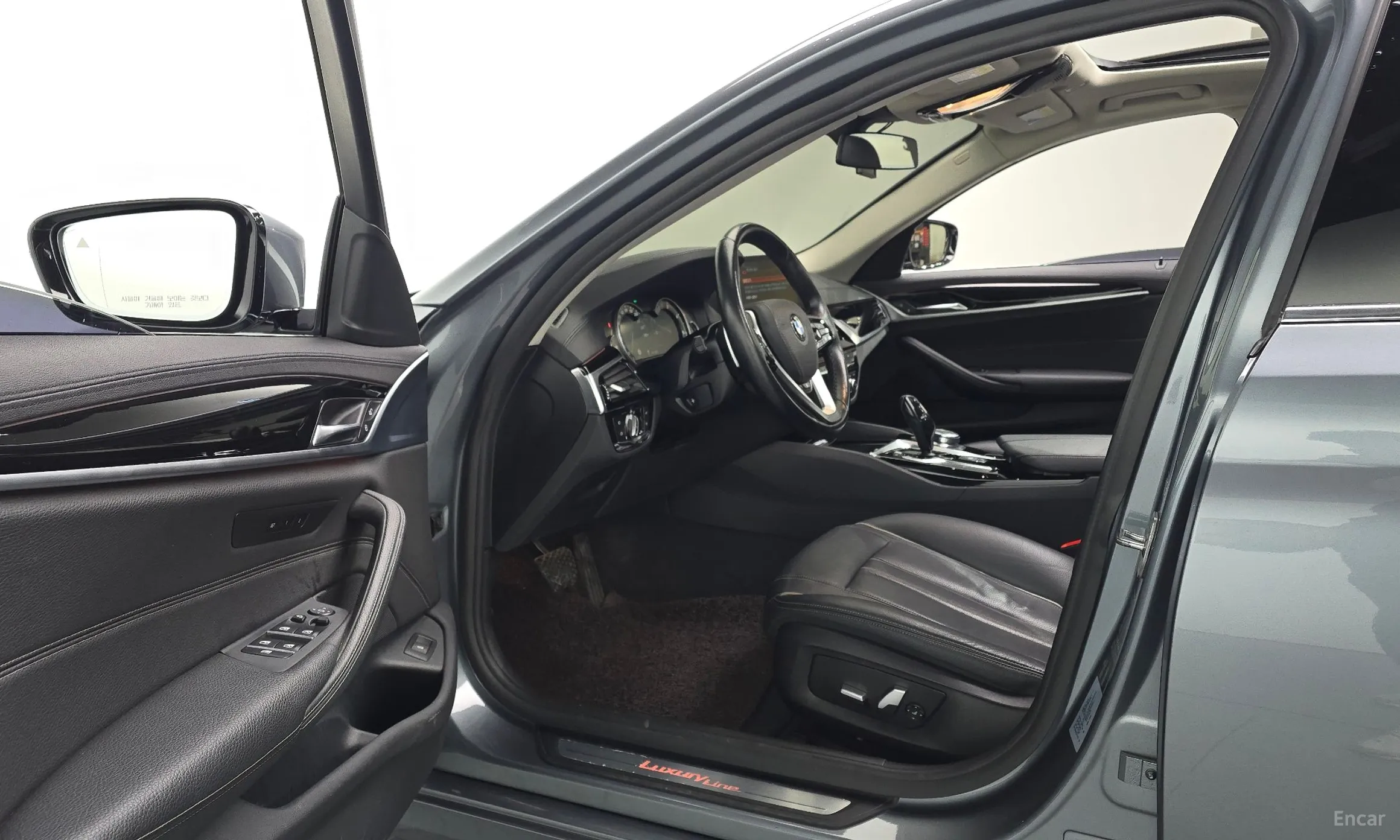 BMW 5 Series (G30) превью 10