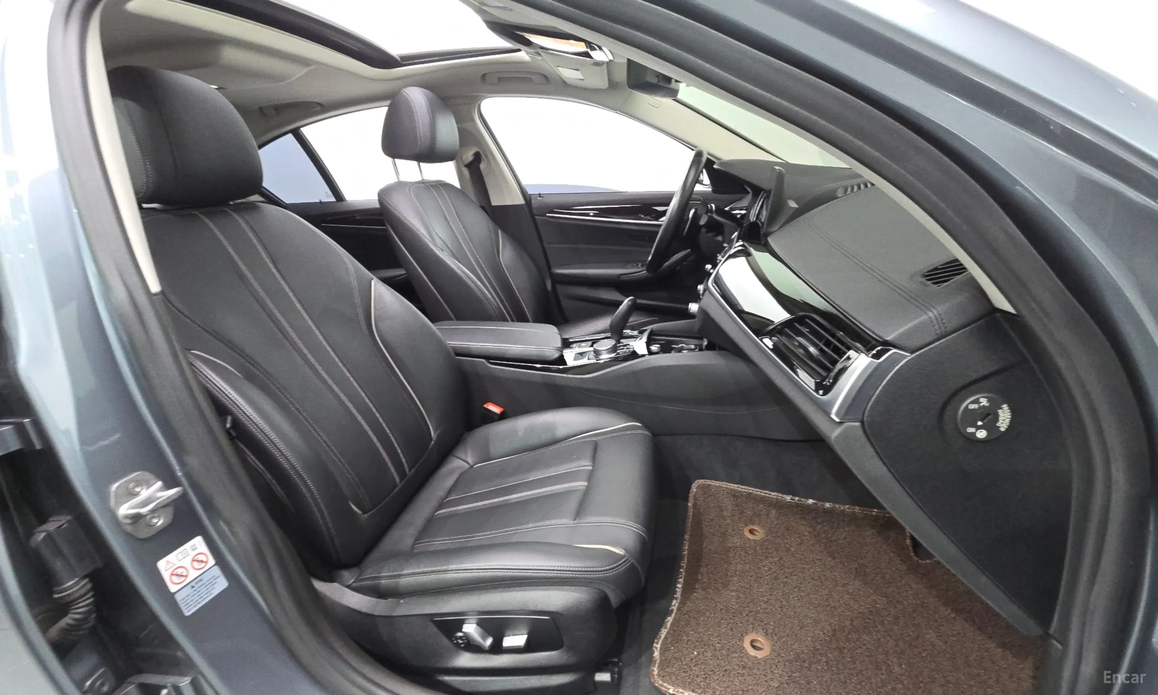 BMW 5 Series (G30) превью 11
