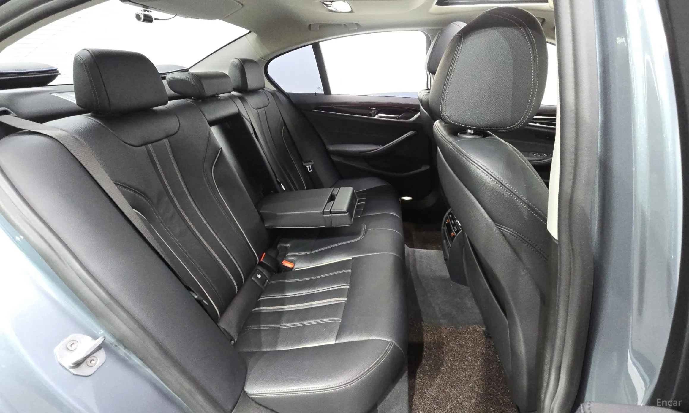 BMW 5 Series (G30) превью 12