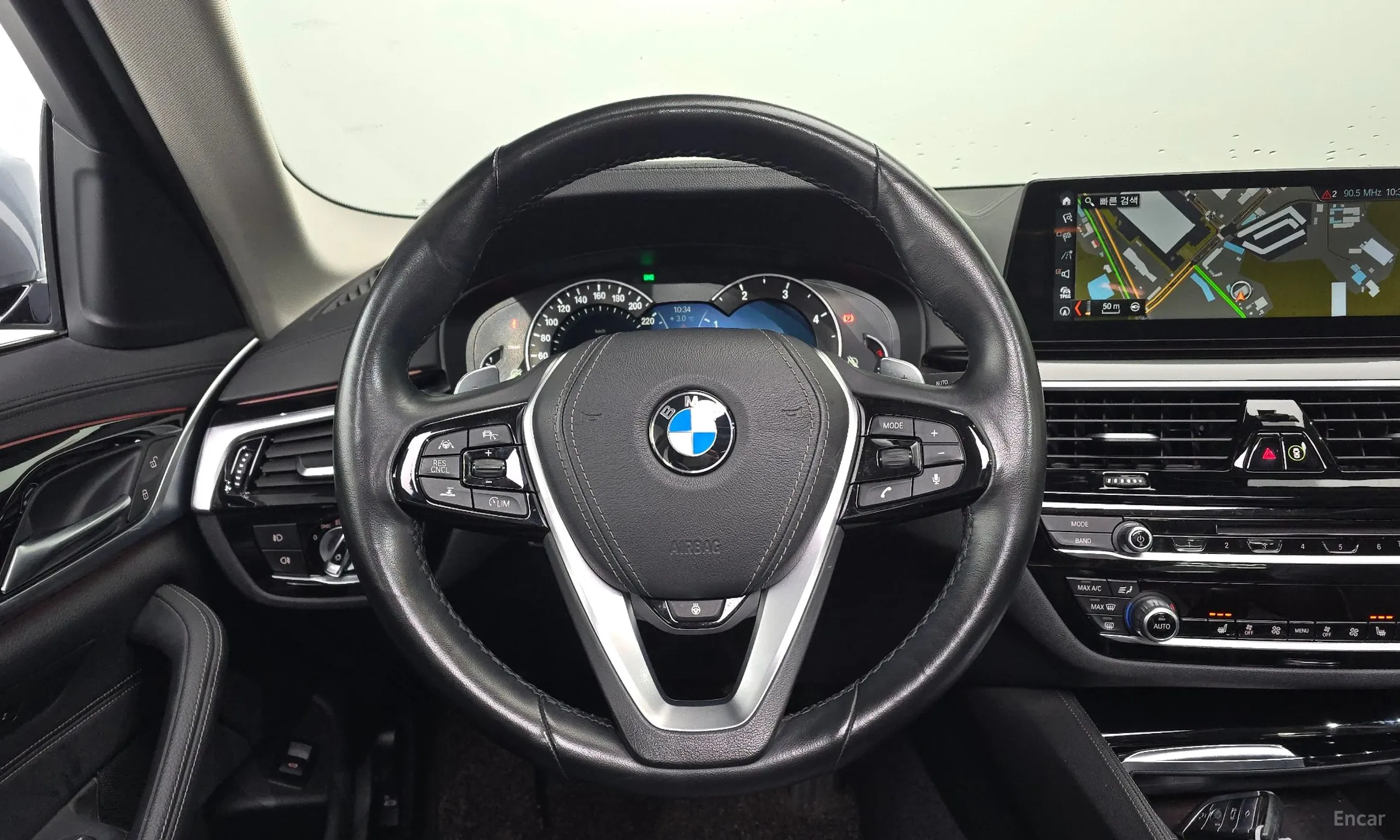 BMW 5 Series (G30) превью 13