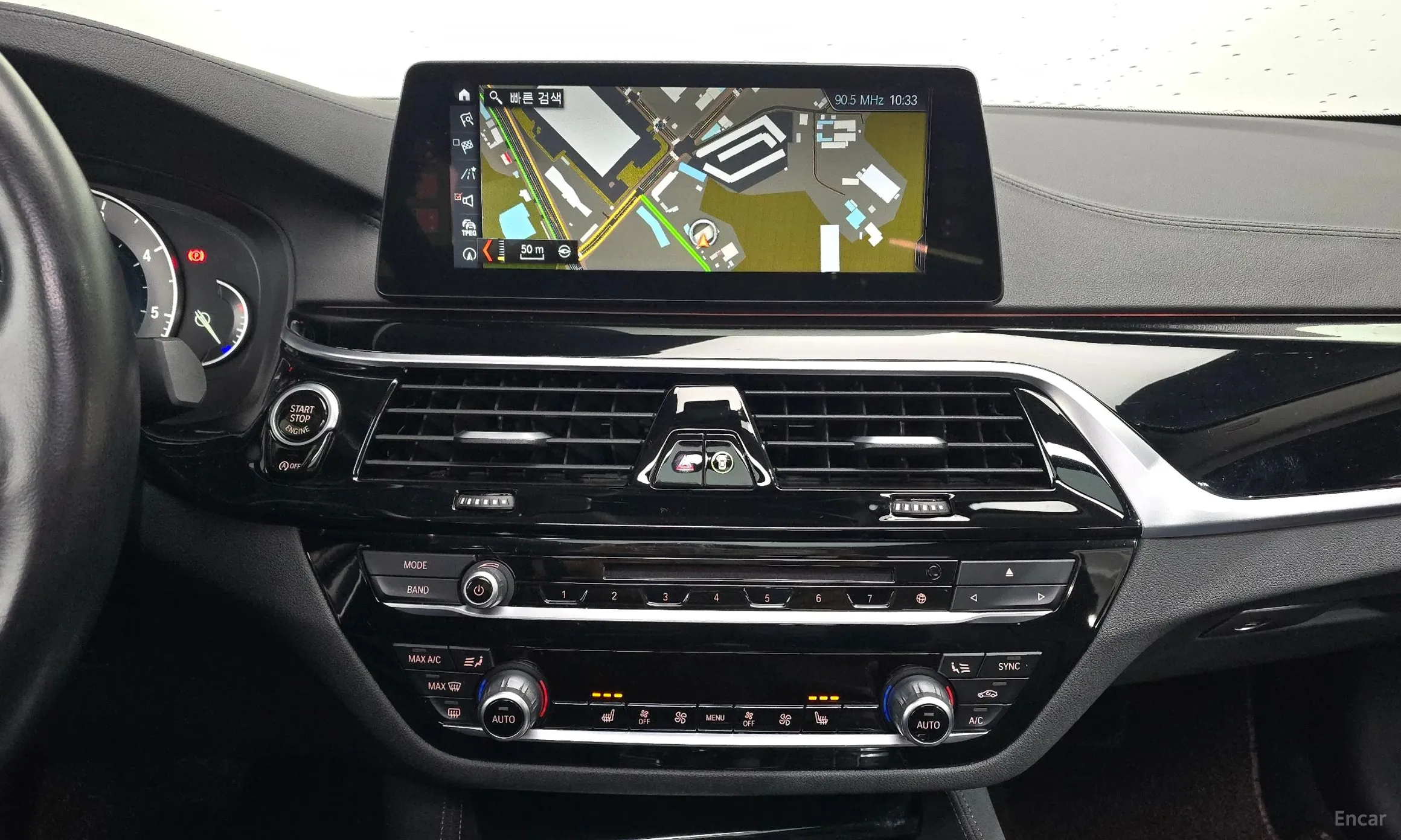 BMW 5 Series (G30) превью 14