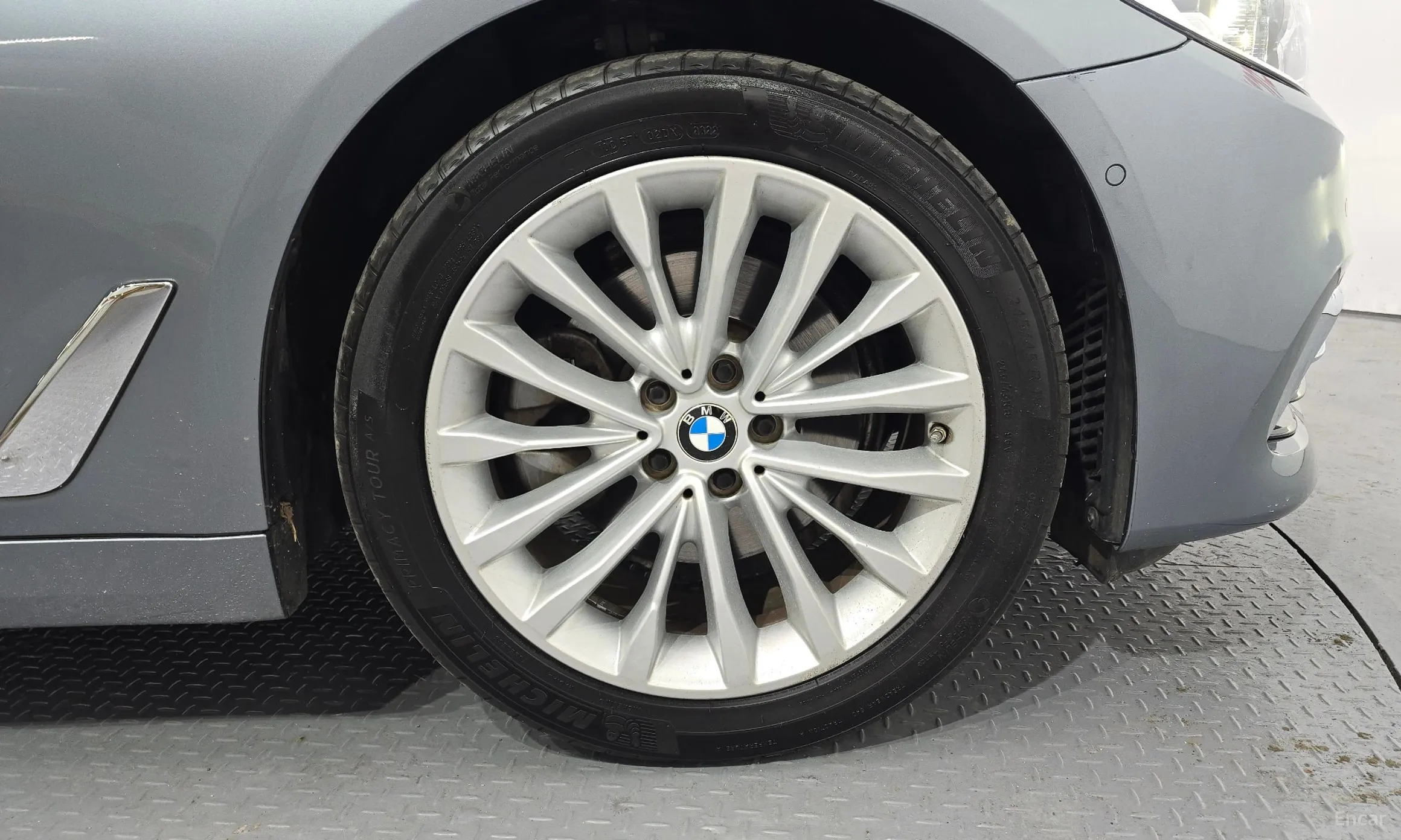 BMW 5 Series (G30) превью 5