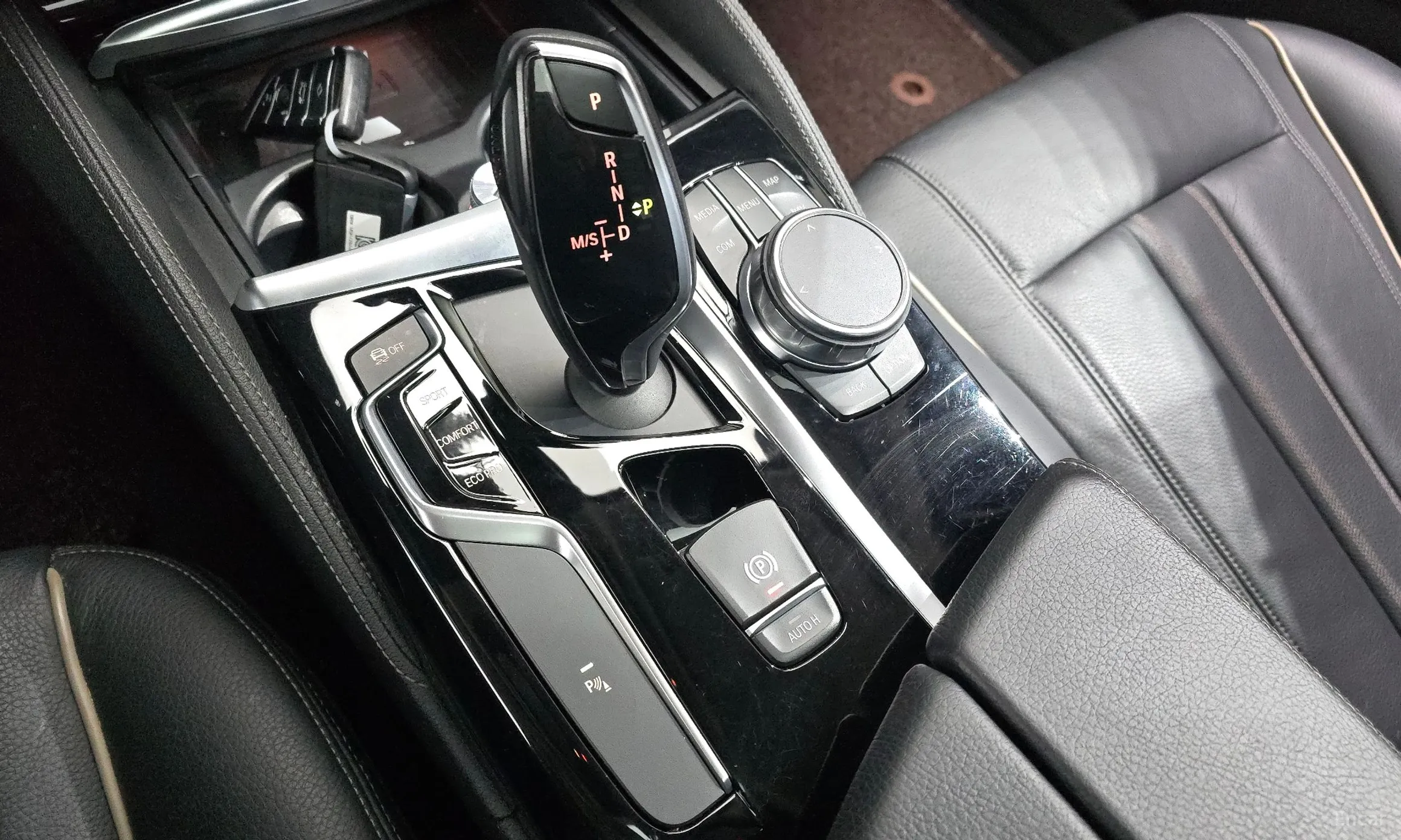 BMW 5 Series (G30) превью 9