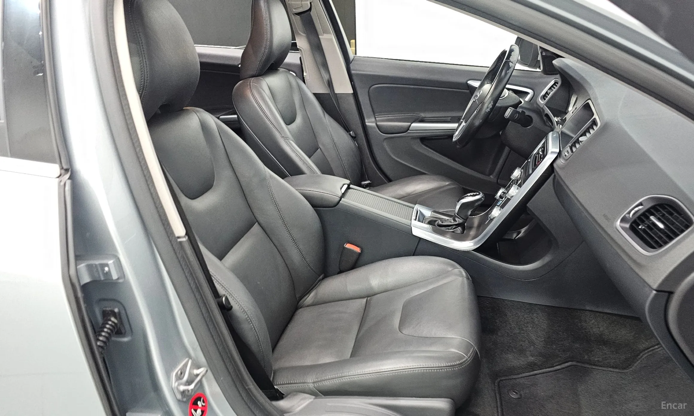 Volvo S60 превью 10