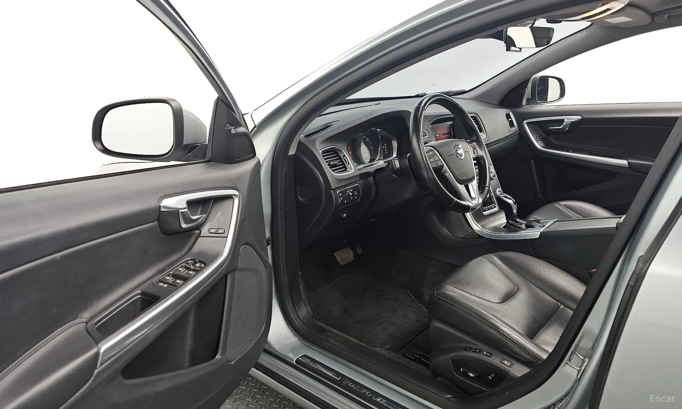 Volvo S60 превью 11