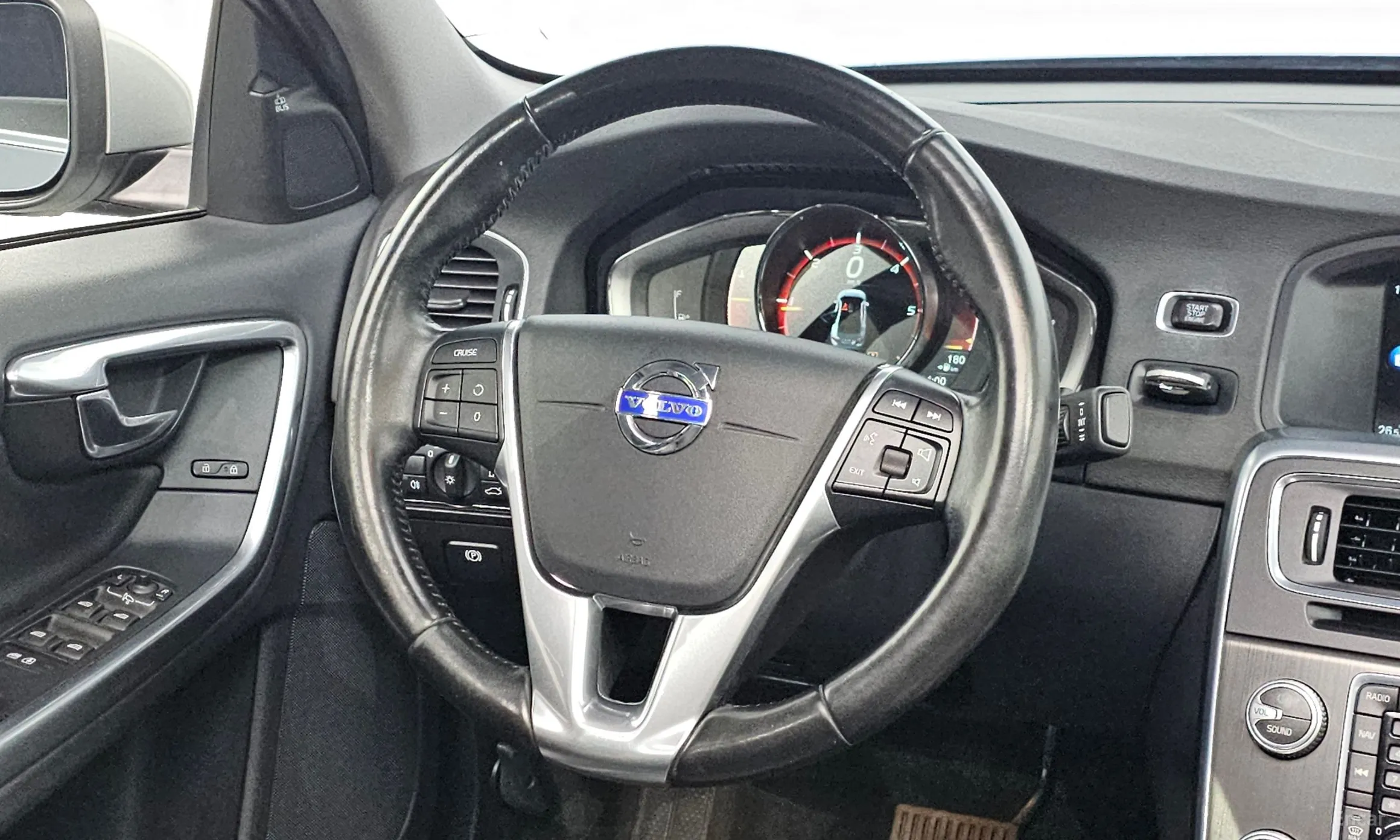 Volvo S60 превью 13