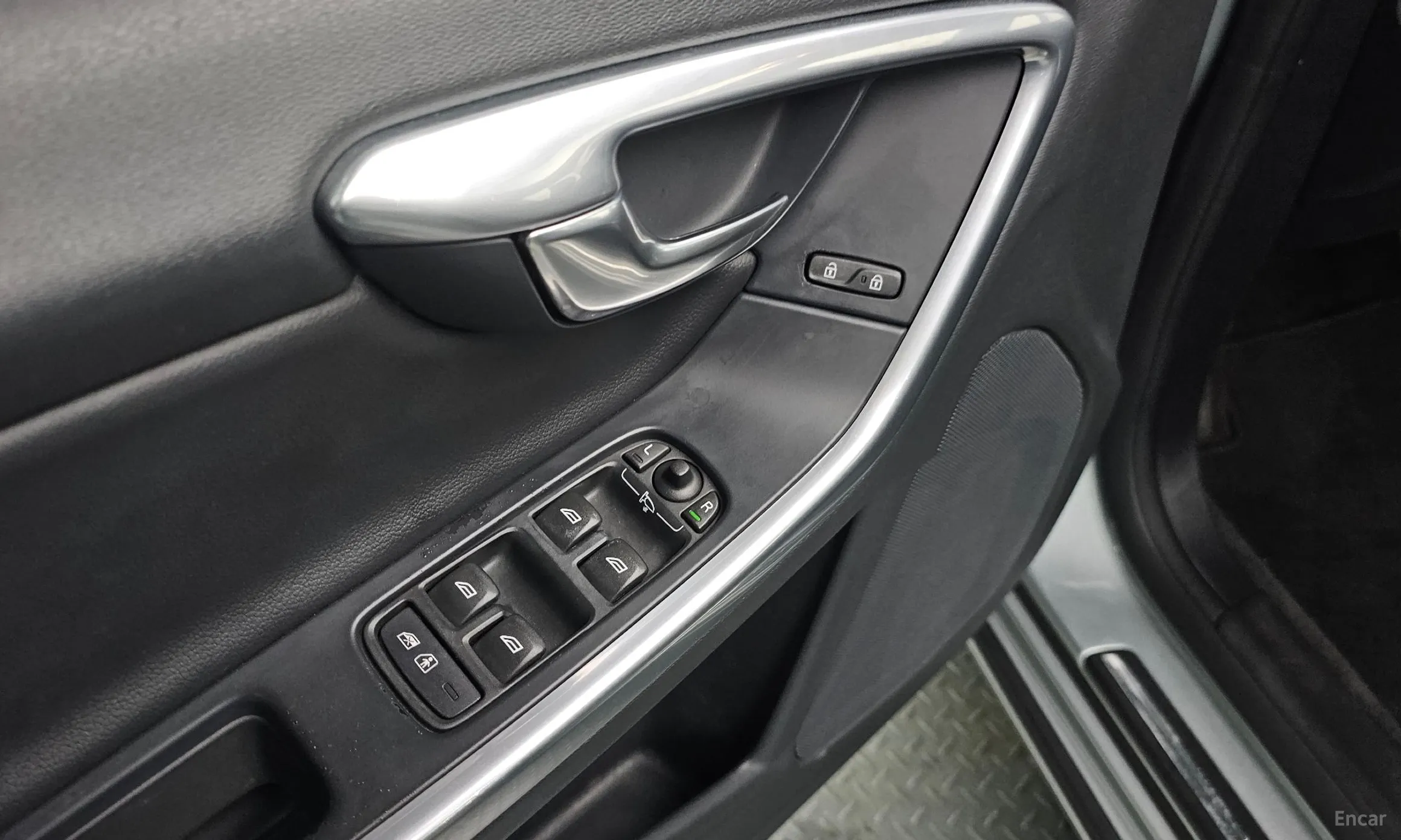 Volvo S60 превью 18