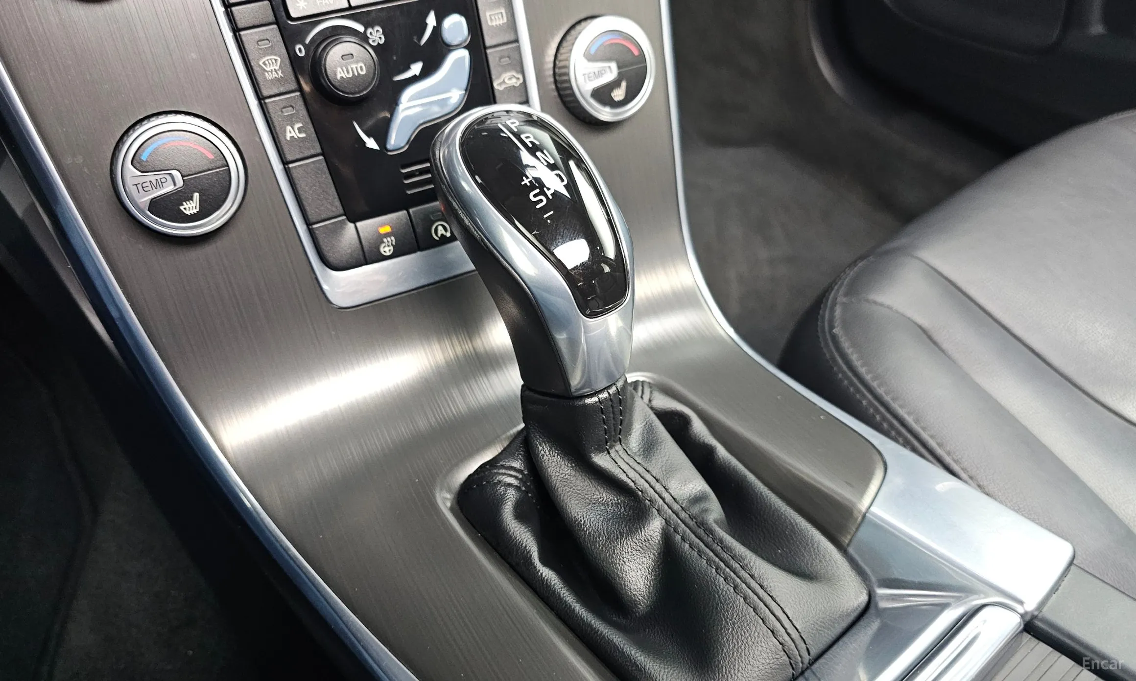 Volvo S60 превью 9
