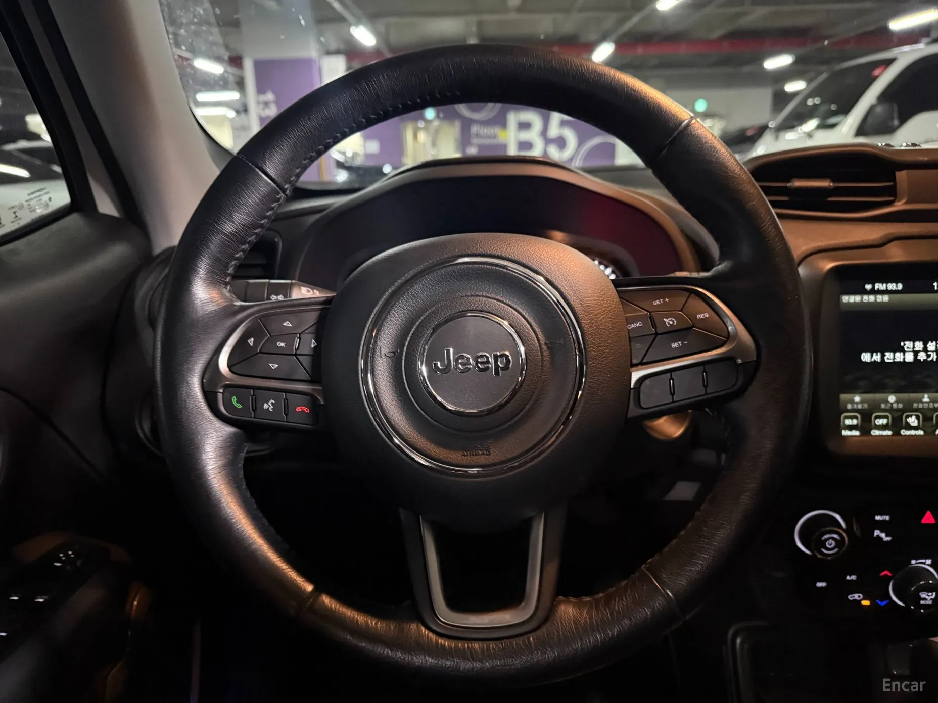 Jeep Renegade превью 10