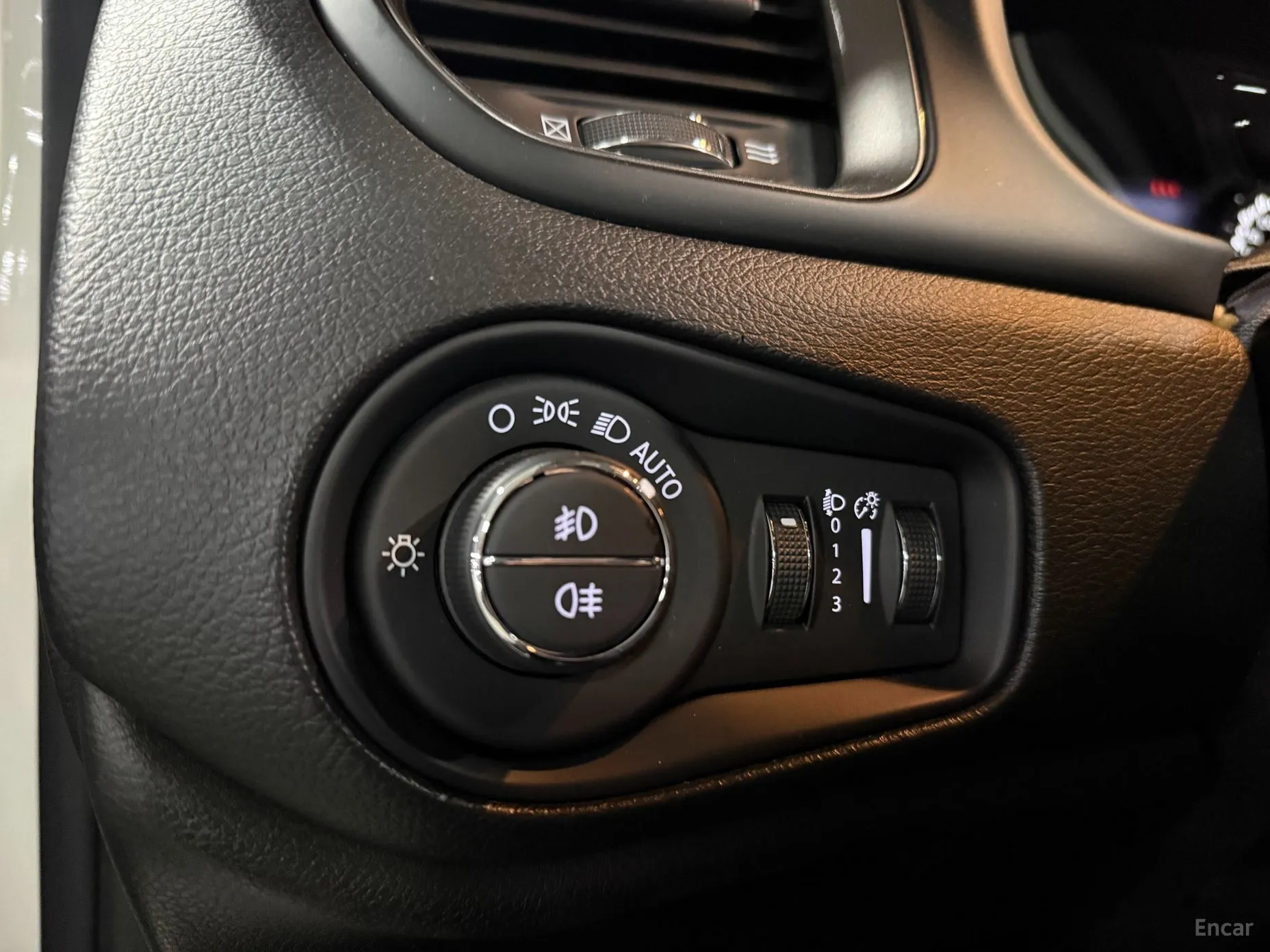 Jeep Renegade превью 18