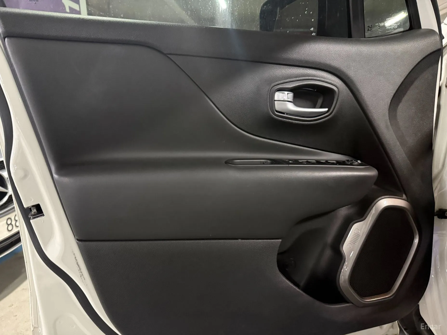 Jeep Renegade превью 19