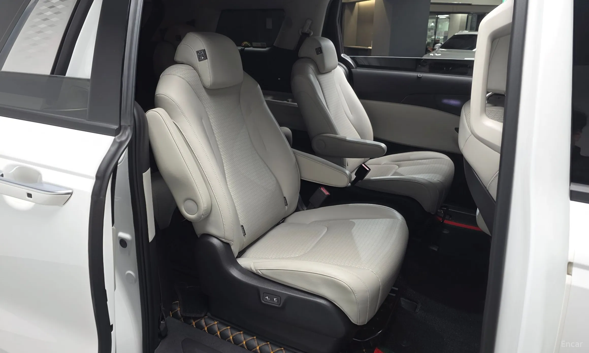 Kia Carnival Gen 4 превью 11