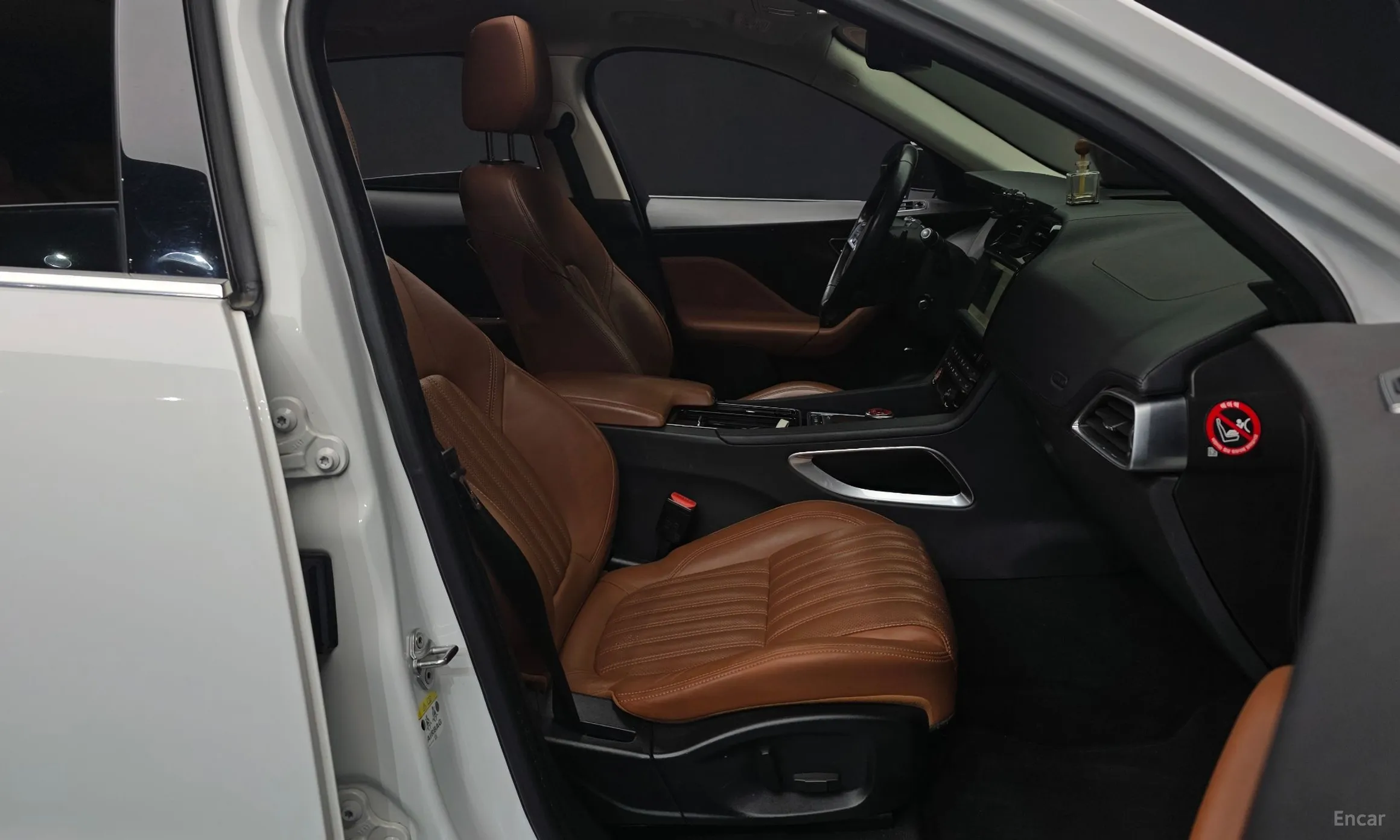 Jaguar F-PACE превью 11
