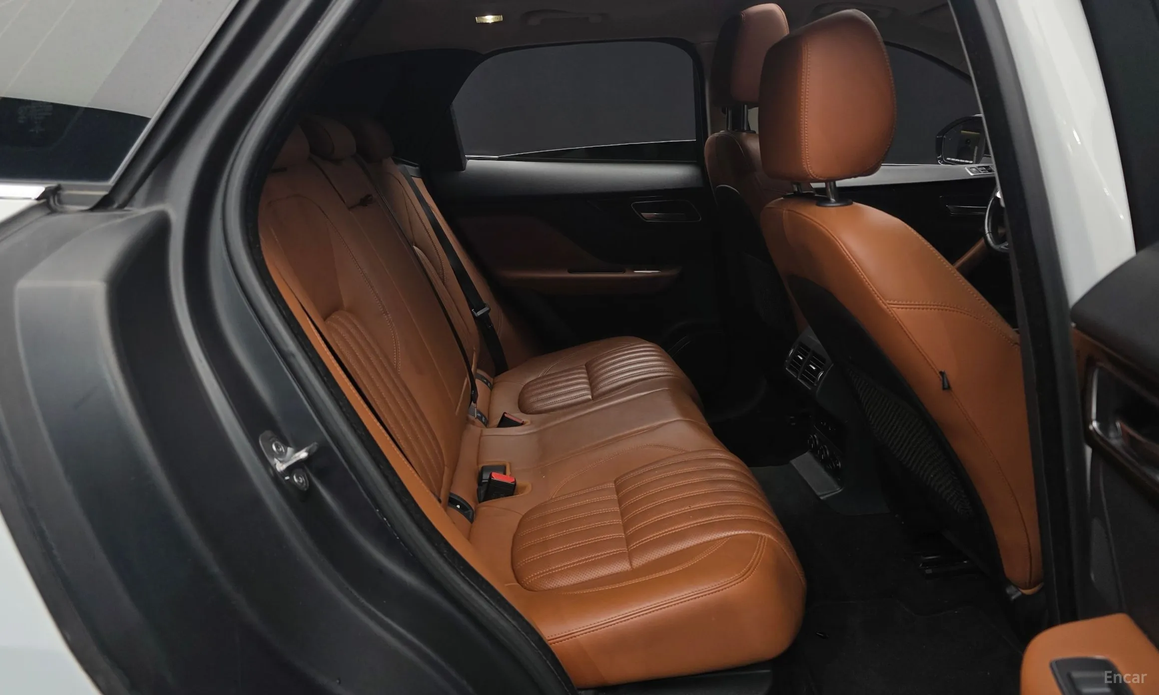 Jaguar F-PACE превью 12