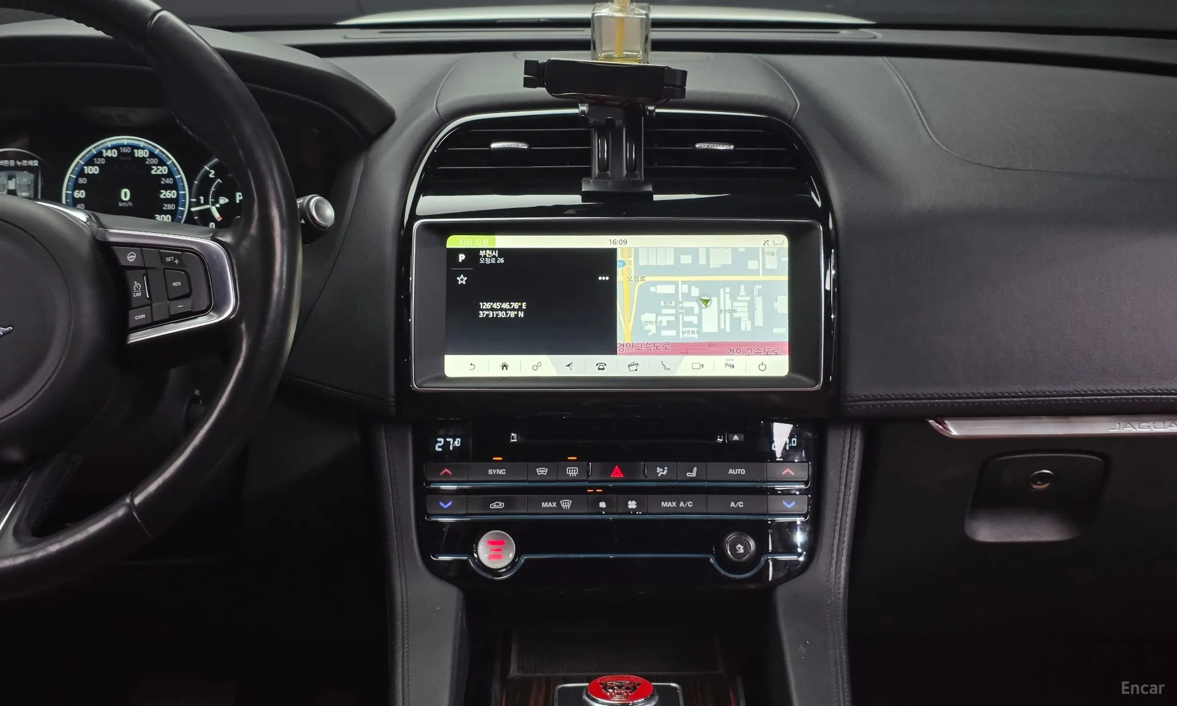 Jaguar F-PACE превью 14