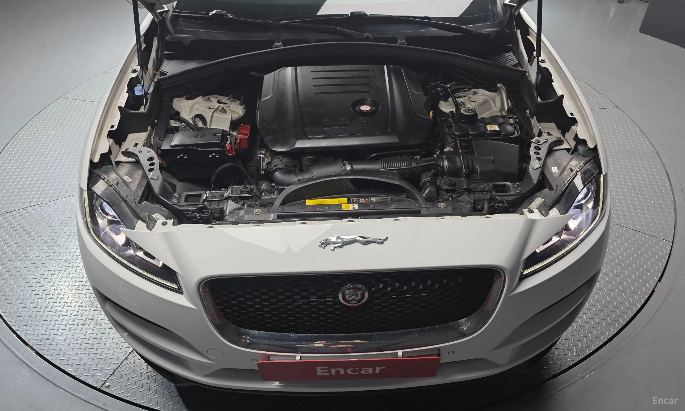 Jaguar F-PACE превью 6