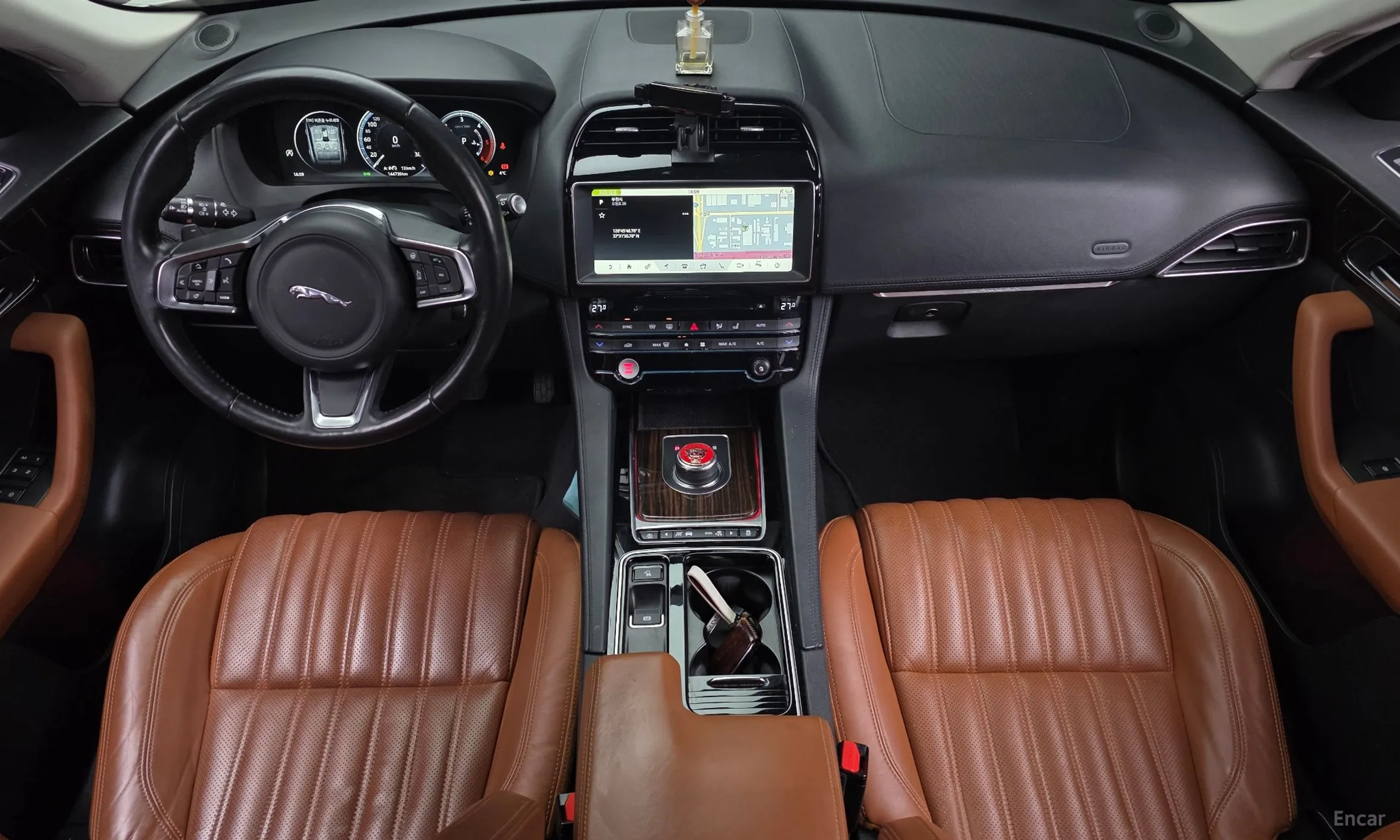 Jaguar F-PACE превью 7