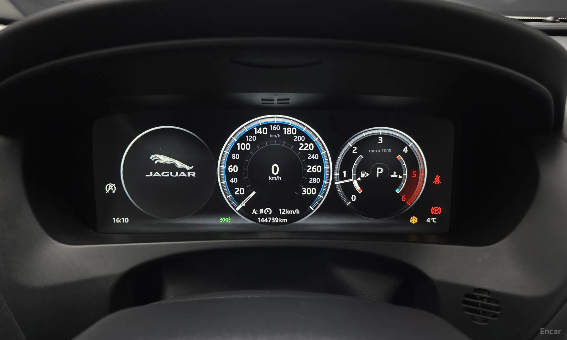 Jaguar F-PACE превью 8