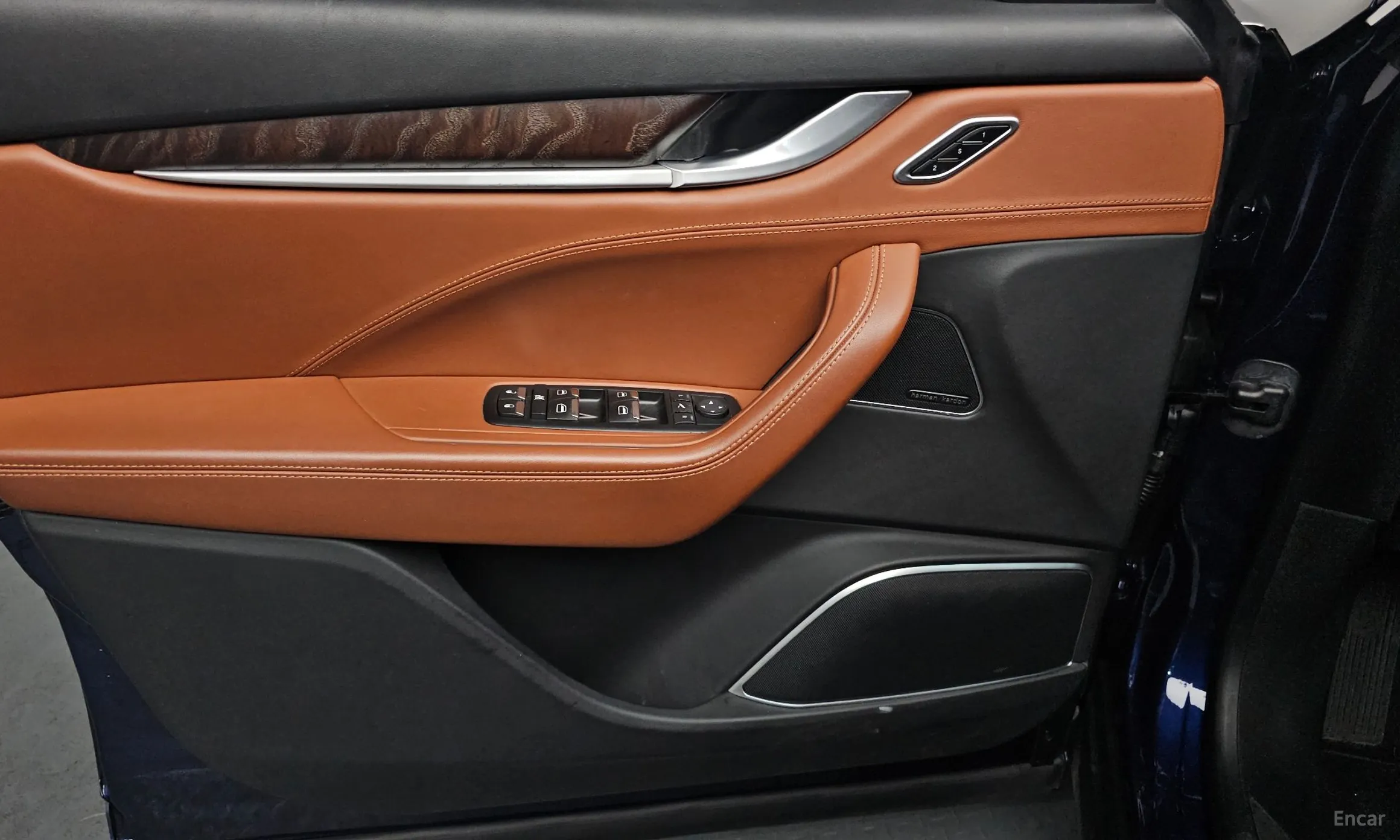 Maserati Levante превью 17