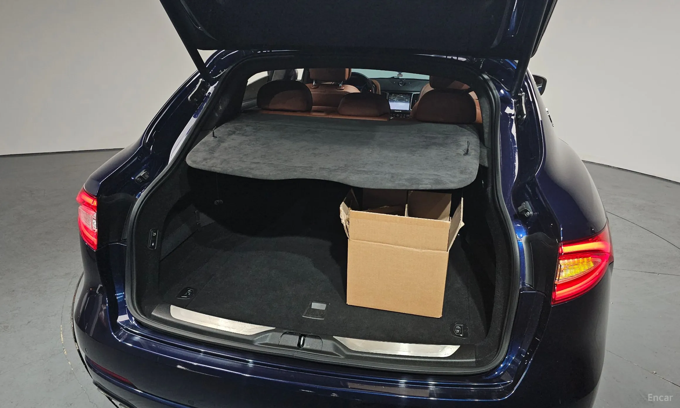 Maserati Levante превью 20