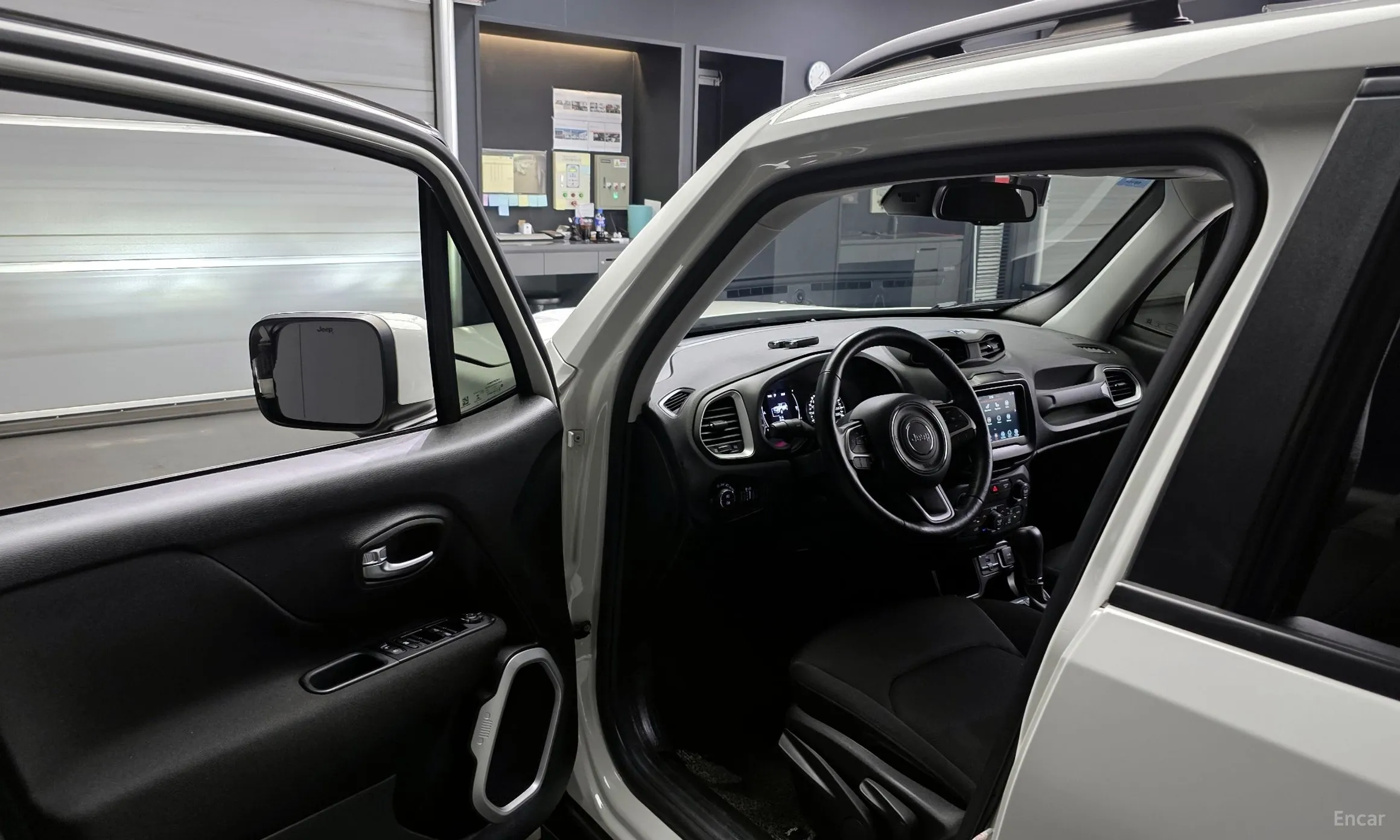 Jeep Renegade превью 10