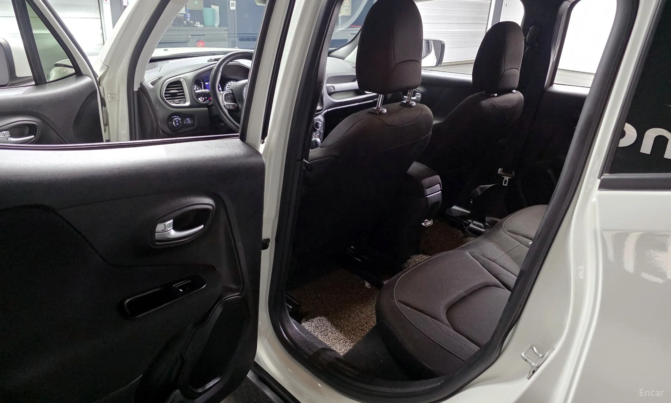 Jeep Renegade превью 11
