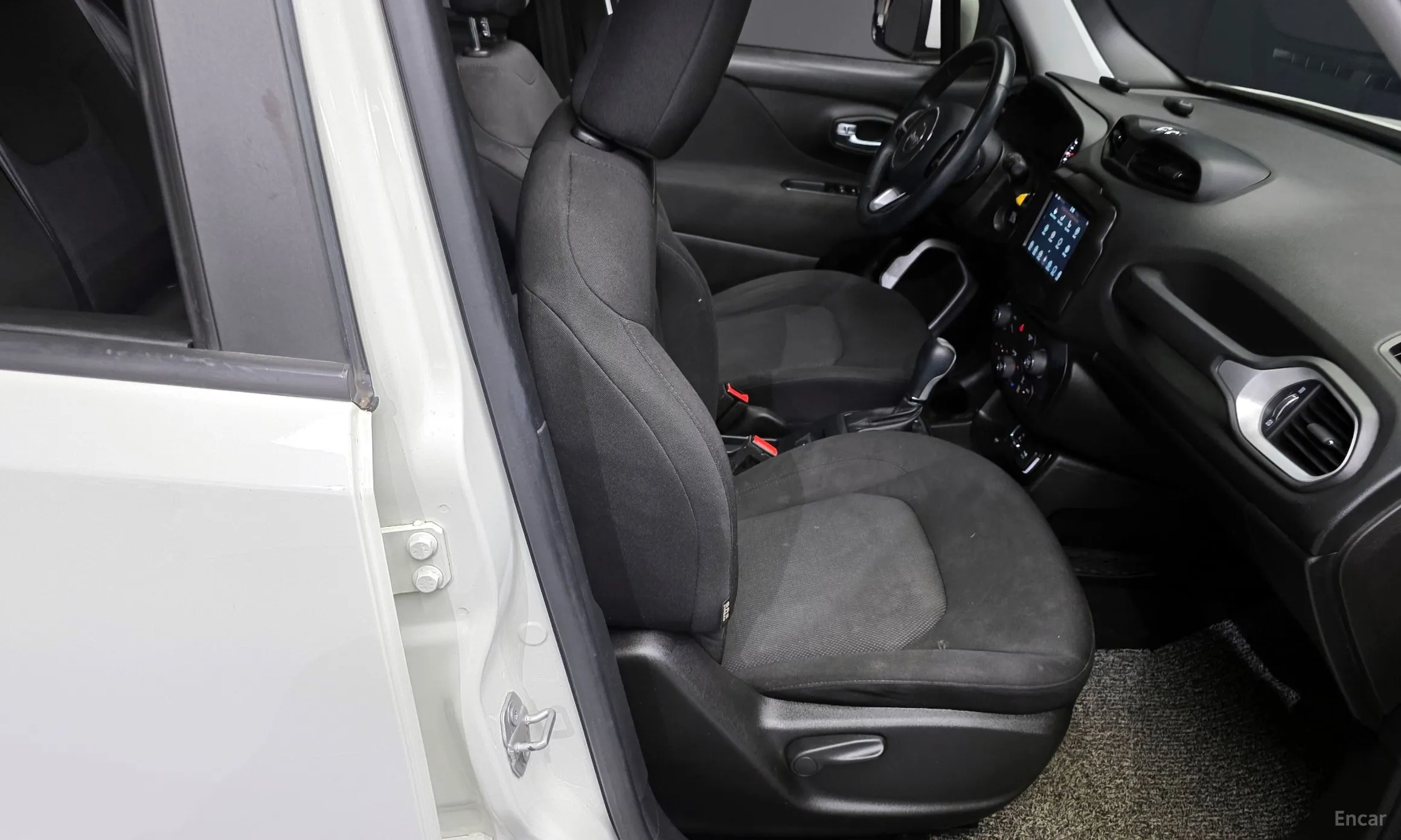 Jeep Renegade превью 12